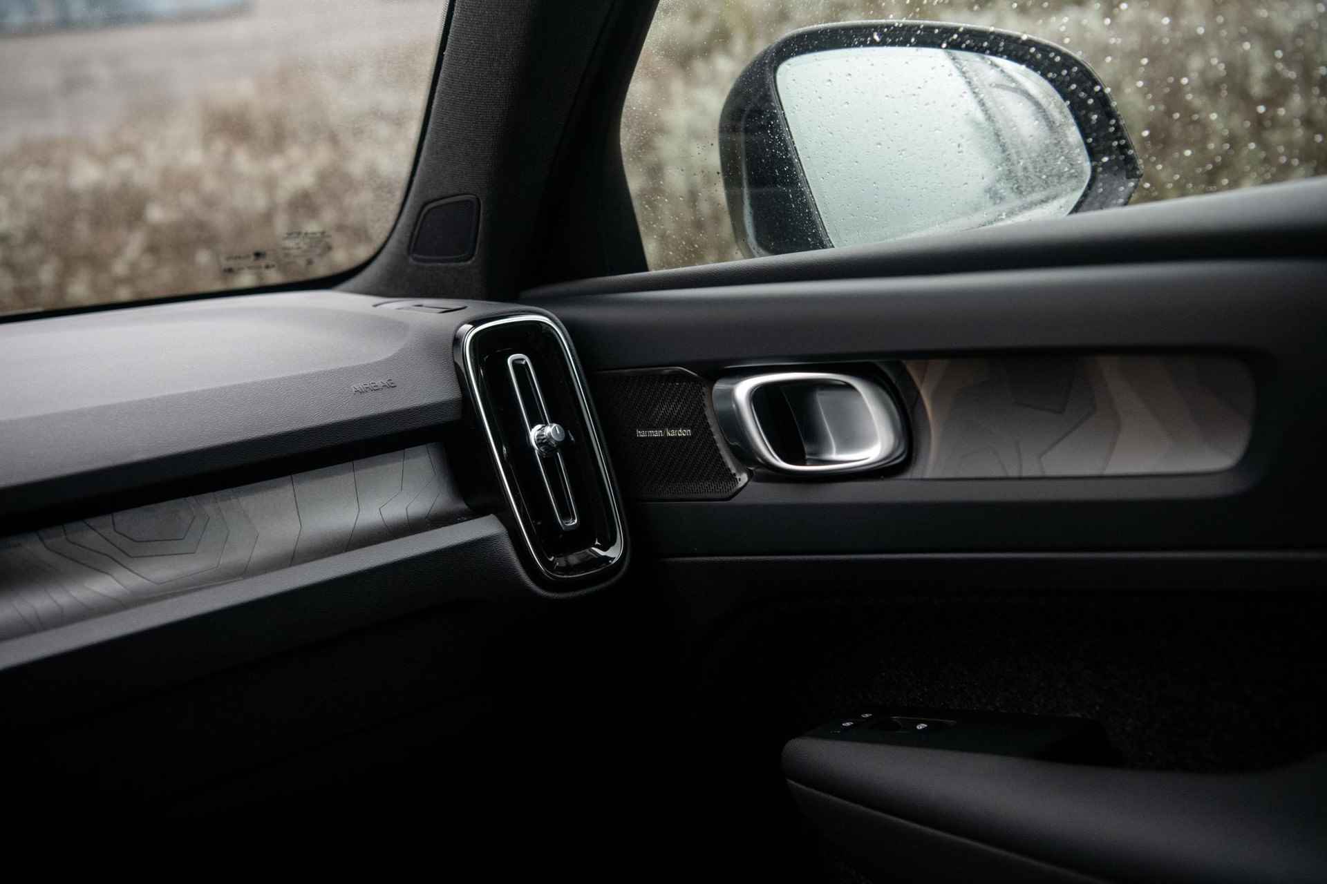 Volvo C40 Recharge Twin Ultimate 82 kWh Fin. € 1.322 p/m | Long Range | Pixel Led | Wool Blend | Black Pack | Heico Verlaging | Exterieur Delen in Kleur | - 37/68