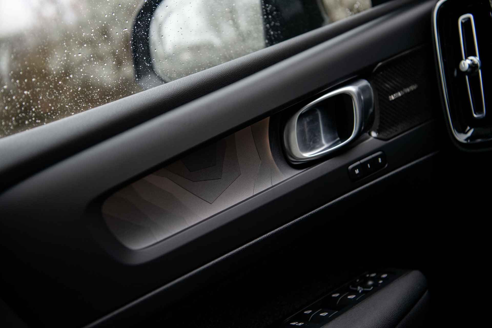 Volvo C40 Recharge Twin Ultimate 82 kWh Fin. € 1.322 p/m | Long Range | Pixel Led | Wool Blend | Black Pack | Heico Verlaging | Exterieur Delen in Kleur | - 39/68