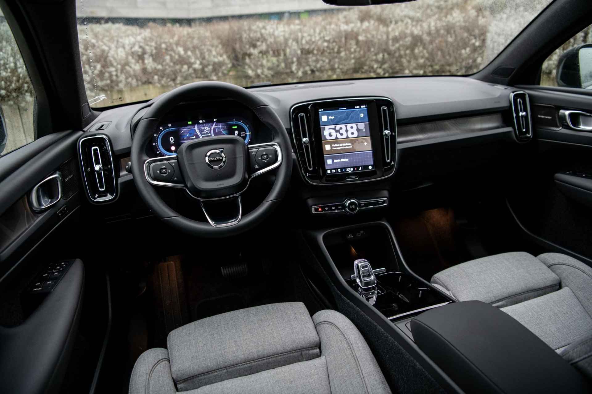 Volvo C40 Recharge Twin Ultimate 82 kWh Fin. € 1.322 p/m | Long Range | Pixel Led | Wool Blend | Black Pack | Heico Verlaging | Exterieur Delen in Kleur | - 47/68