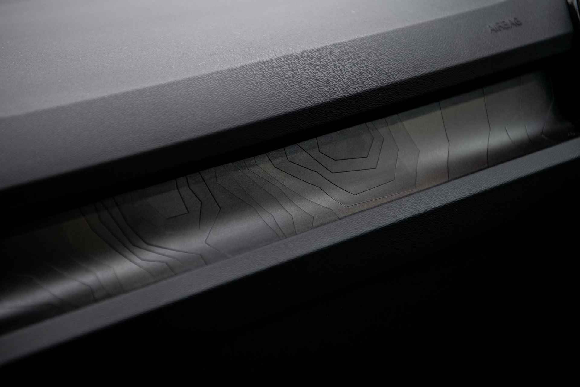 Volvo C40 Recharge Twin Ultimate 82 kWh Fin. € 1.322 p/m | Long Range | Pixel Led | Wool Blend | Black Pack | Heico Verlaging | Exterieur Delen in Kleur | - 50/68