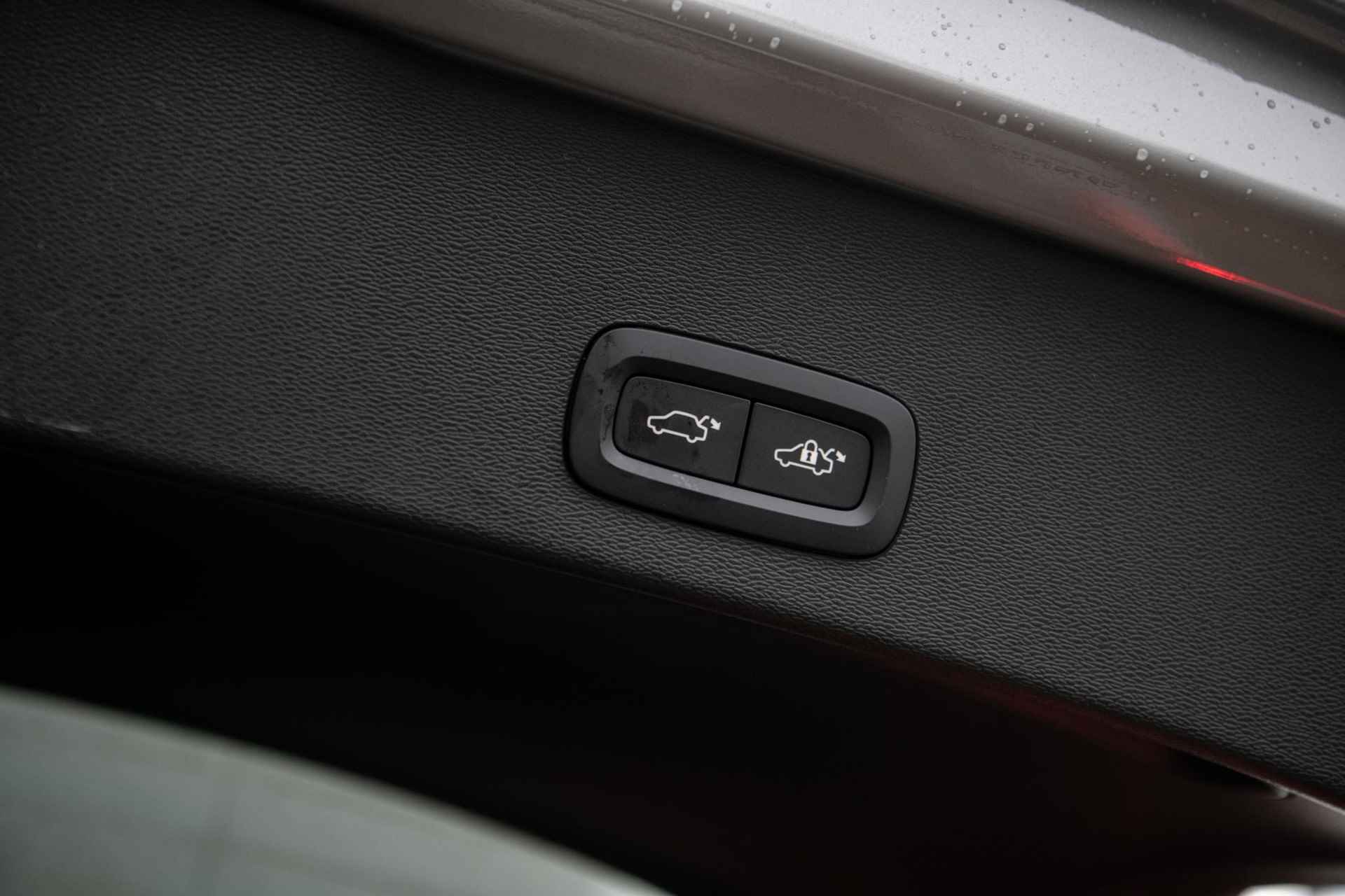 Volvo C40 Recharge Twin Ultimate 82 kWh Fin. € 1.322 p/m | Long Range | Pixel Led | Wool Blend | Black Pack | Heico Verlaging | Exterieur Delen in Kleur | - 68/68