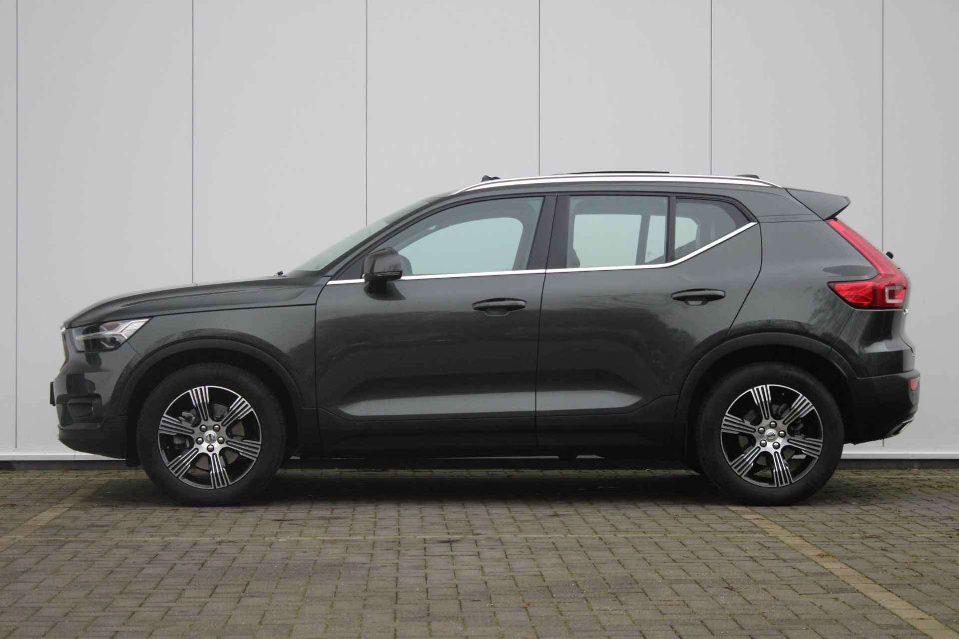 Volvo XC40 T4 190PK AUT8 Inscription, Panoramisch Schuif-kanteldak, Lederen Bekleding incl. Stoelverwarming, Park Assist voor & achter incl. Camera, Power Seats incl. Memory, Semi Elektr. Trekhaak, Cruise Control, Lane Assist, Climate Control, Elektrische Achterklep, DAB Radio, - 16/44