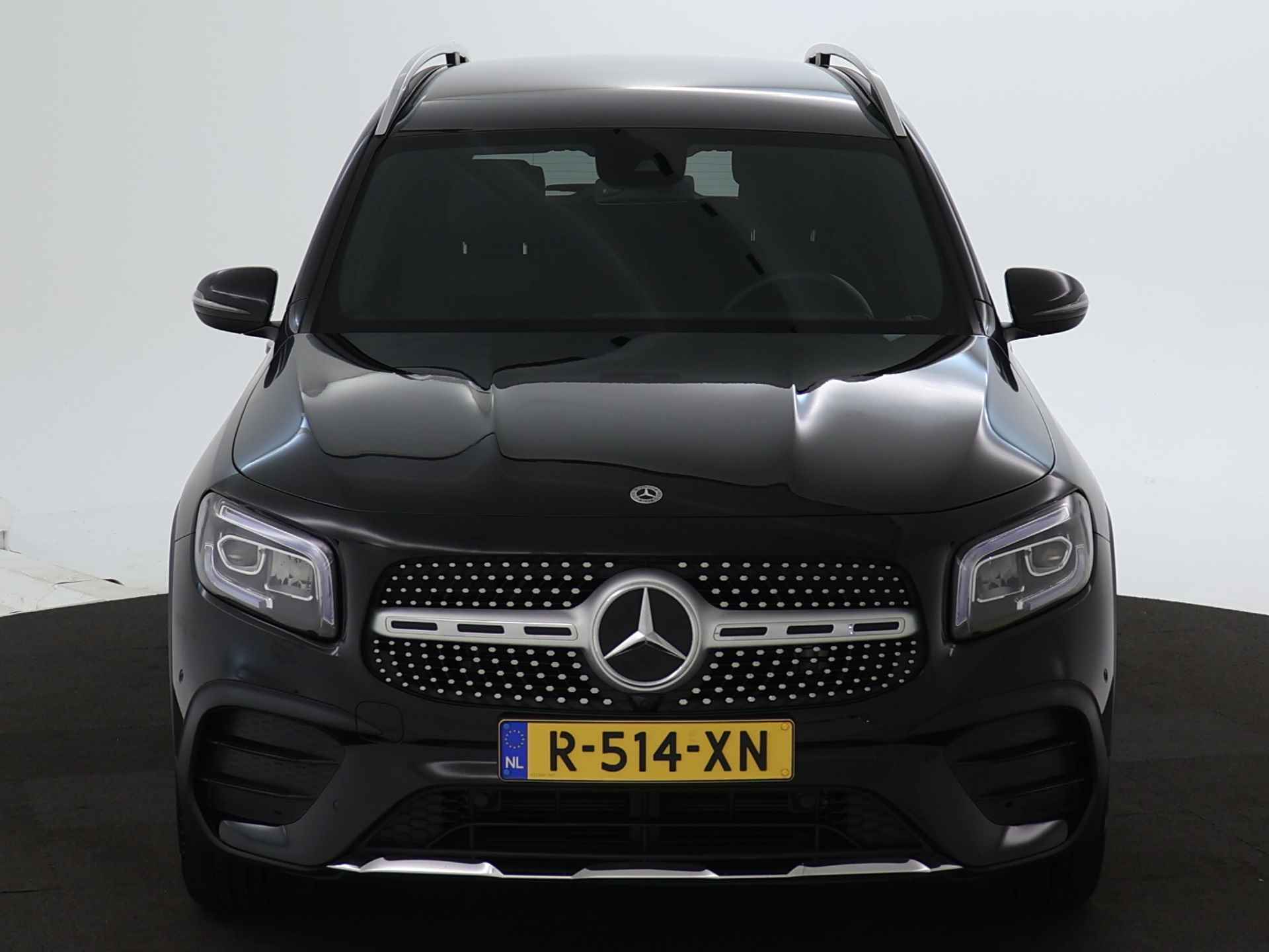 Mercedes-Benz GLB 180 AMG Line 7p. | AMG Styling | Achteruitrijcamera | Keyless go | Spiegelpakket | Sfeerverlichting | Inclusief 24 maanden MB Certified garantie voor Europa. - 34/47