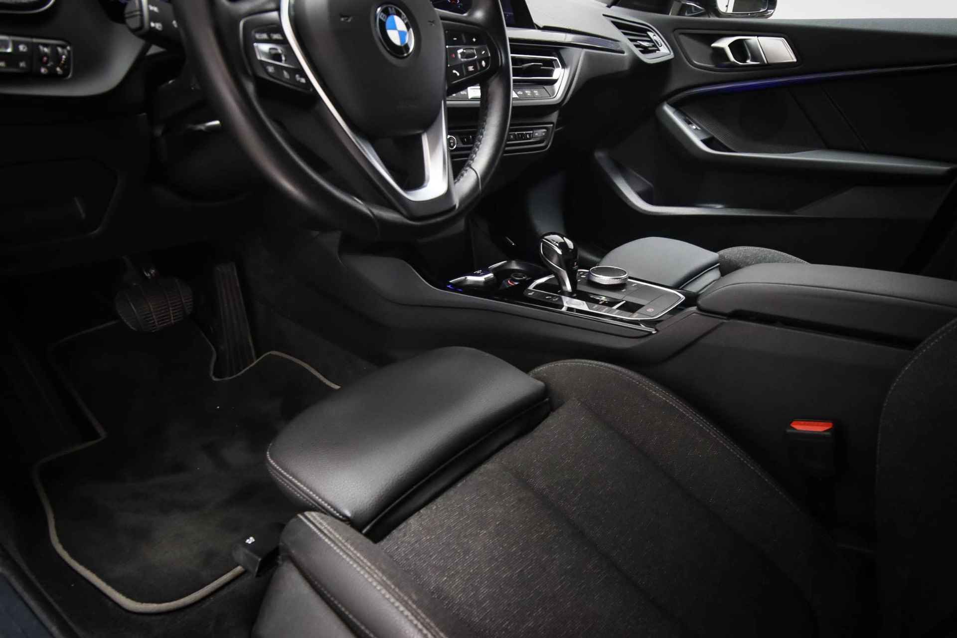 BMW 1-serie 118i Executive Sportline | LED | CLIMA | HALF LEDER | CRUISE | NAVI | DAB | APPLE | PDC | 17" | DEALER ONDERHOUDEN | M-sport | - 23/52