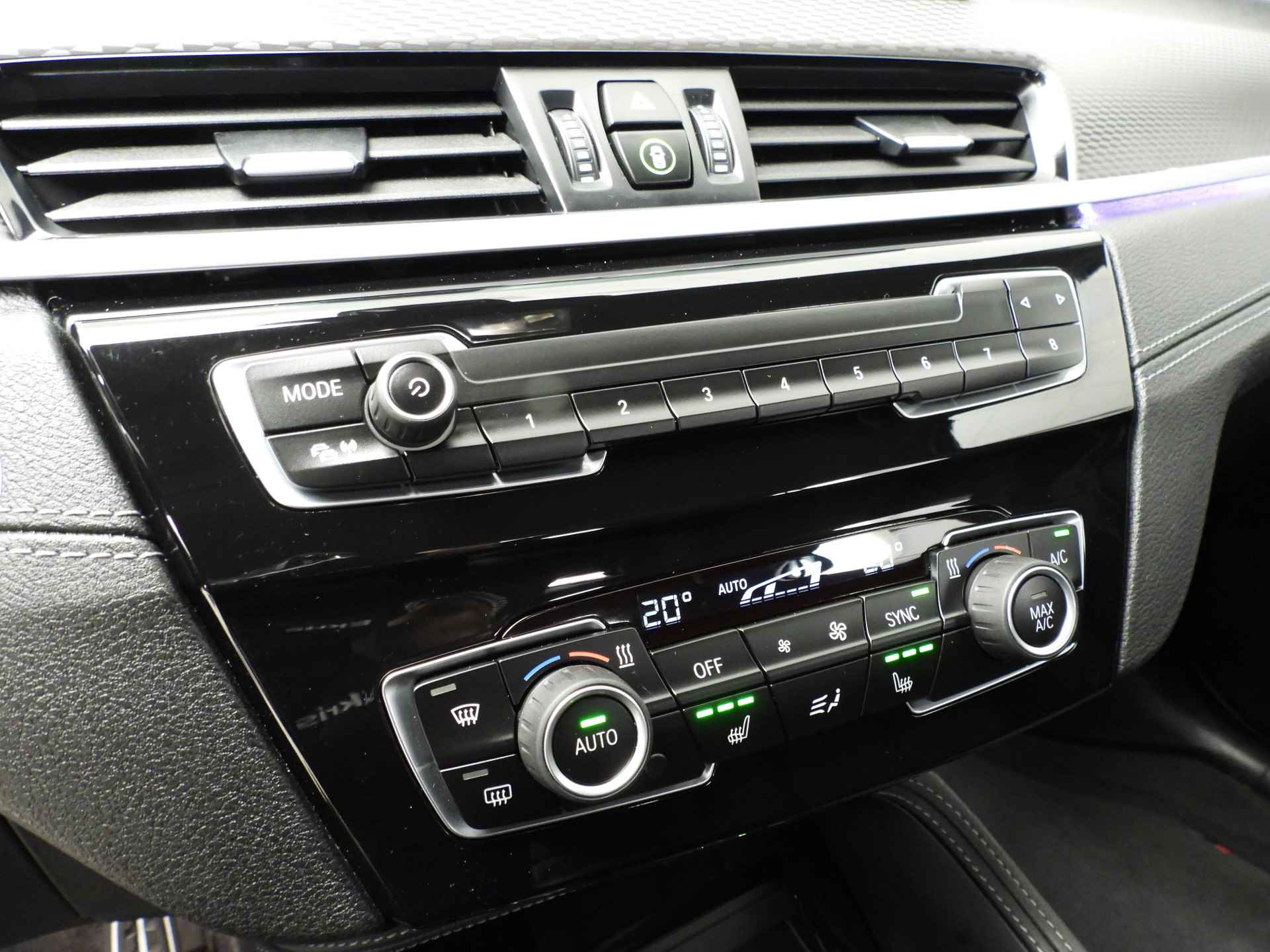 BMW X2 xDrive25e M-Sportpakket / LED / Leder / HUD / Stoelverwarming / DAB / Hifi speakers / Alu 19 inch - 14/39
