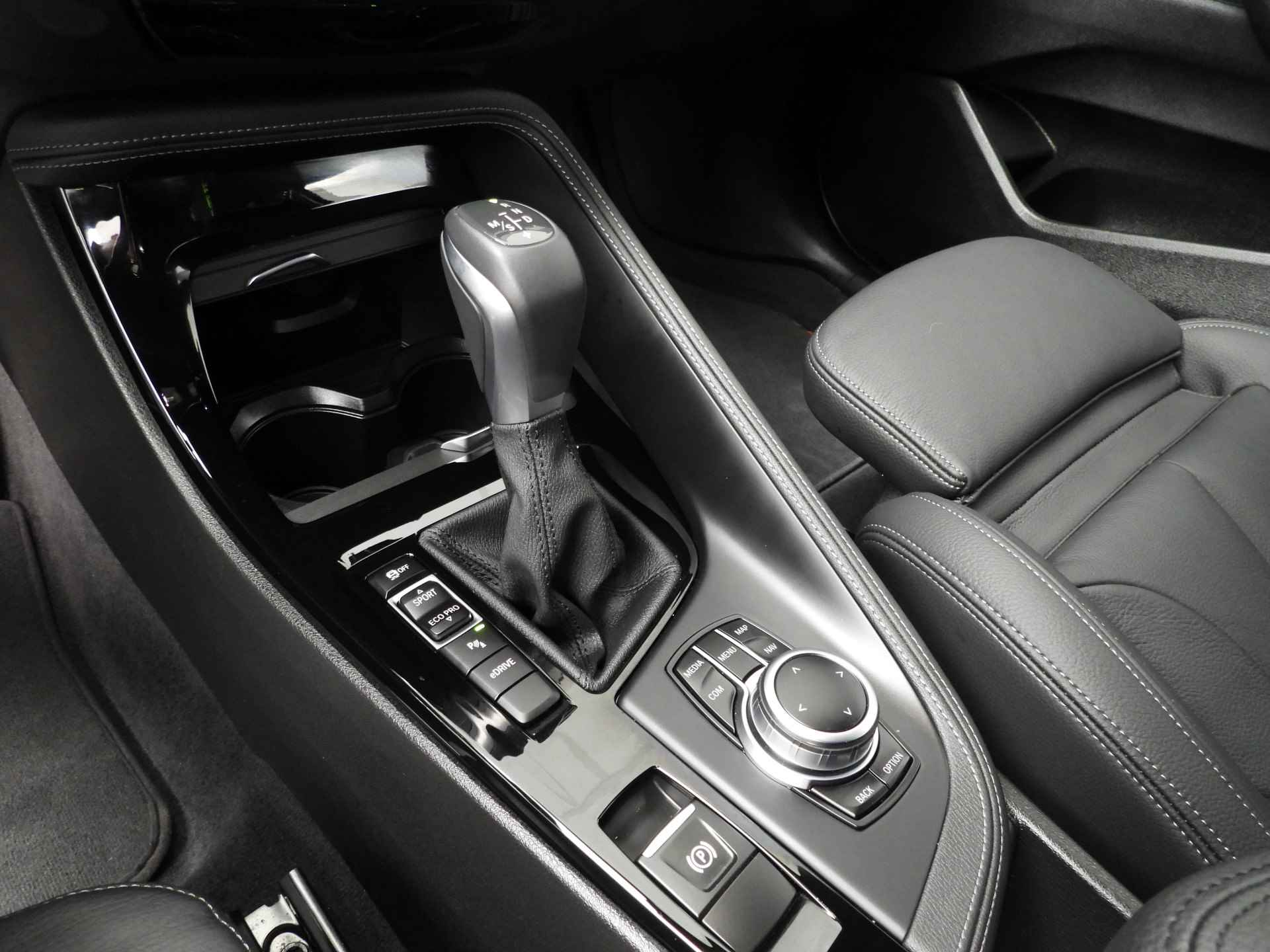 BMW X2 xDrive25e M-Sportpakket / LED / Leder / HUD / Stoelverwarming / DAB / Hifi speakers / Alu 19 inch - 18/39