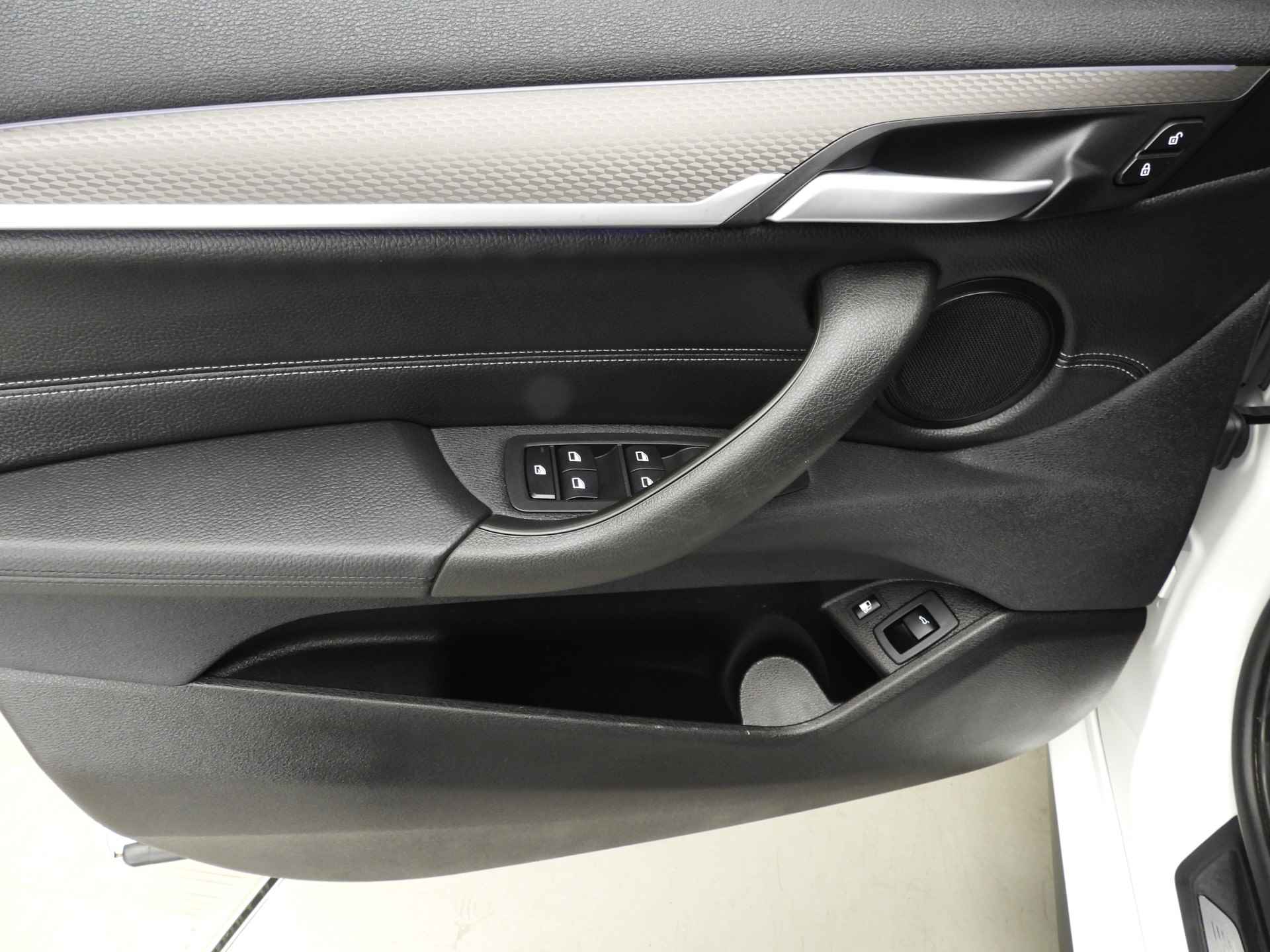 BMW X2 xDrive25e M-Sportpakket / LED / Leder / HUD / Stoelverwarming / DAB / Hifi speakers / Alu 19 inch - 24/39