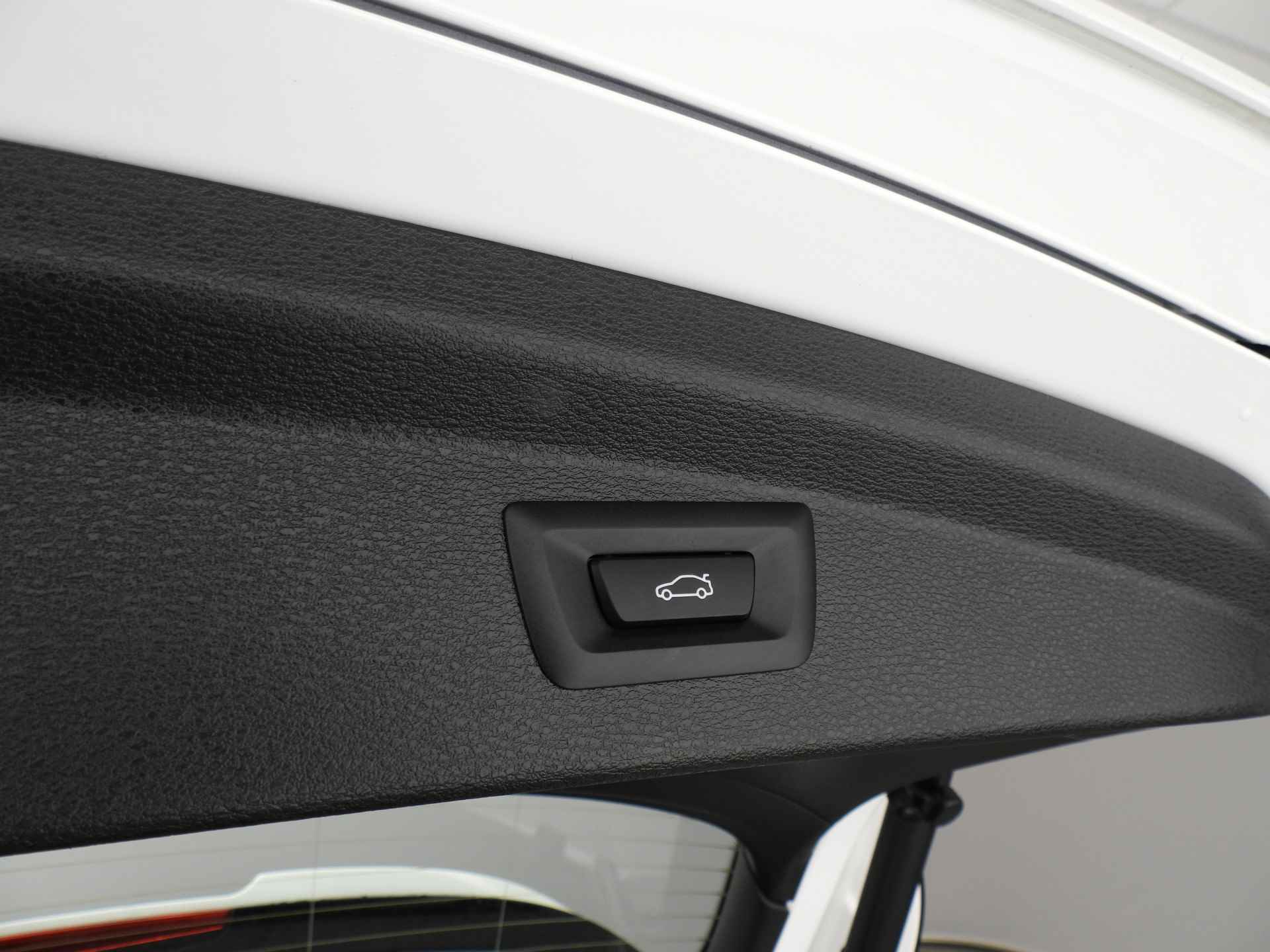 BMW X2 xDrive25e M-Sportpakket / LED / Leder / HUD / Stoelverwarming / DAB / Hifi speakers / Alu 19 inch - 27/39