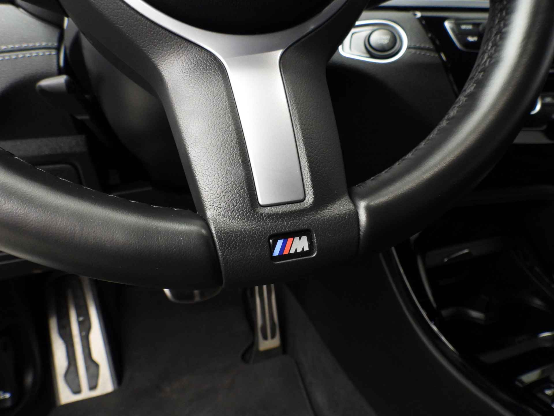 BMW X2 xDrive25e M-Sportpakket / LED / Leder / HUD / Stoelverwarming / DAB / Hifi speakers / Alu 19 inch - 29/39
