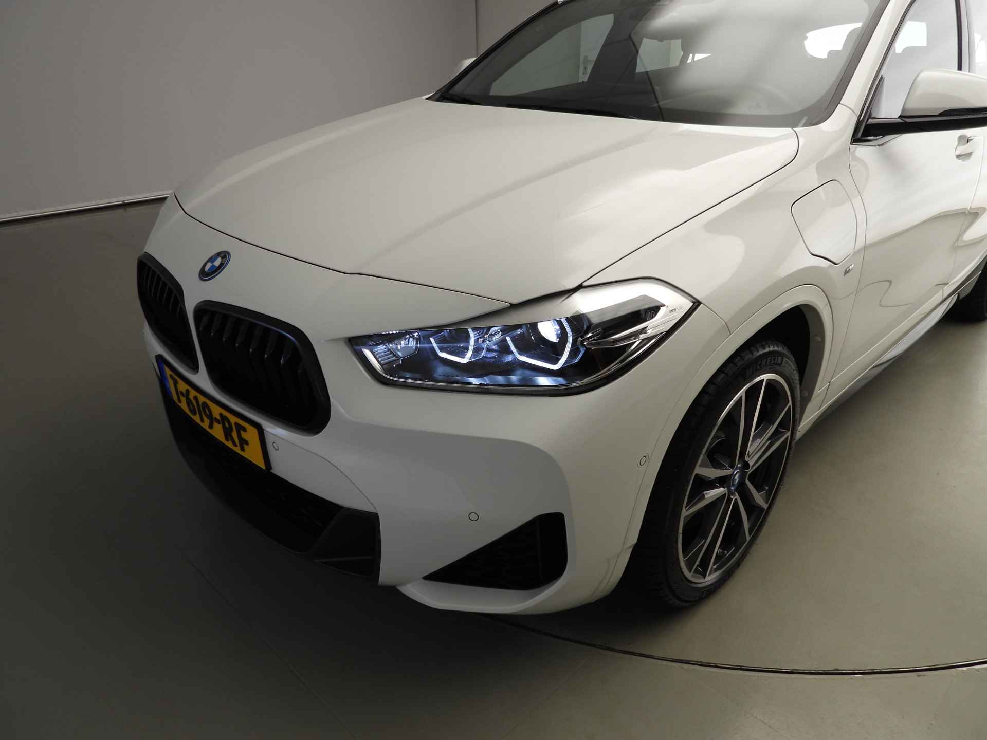 BMW X2 xDrive25e M-Sportpakket / LED / Leder / HUD / Stoelverwarming / DAB / Hifi speakers / Alu 19 inch - 37/39