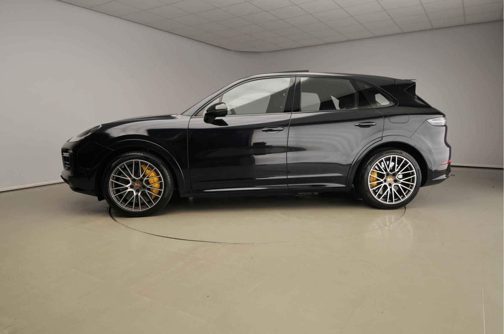 Porsche Cayenne 4.0 Turbo S E-Hybrid - 2/36