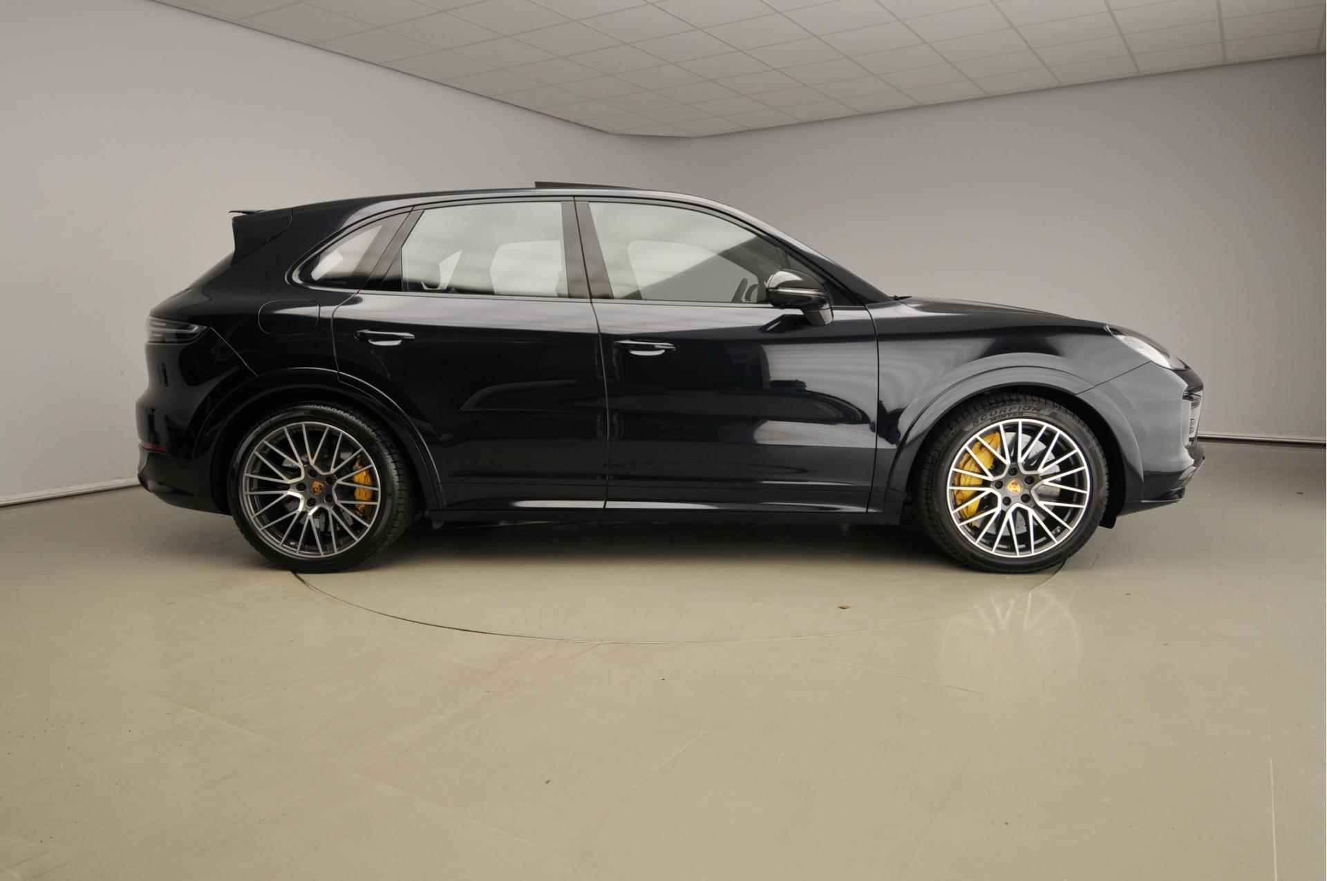 Porsche Cayenne 4.0 Turbo S E-Hybrid - 4/36