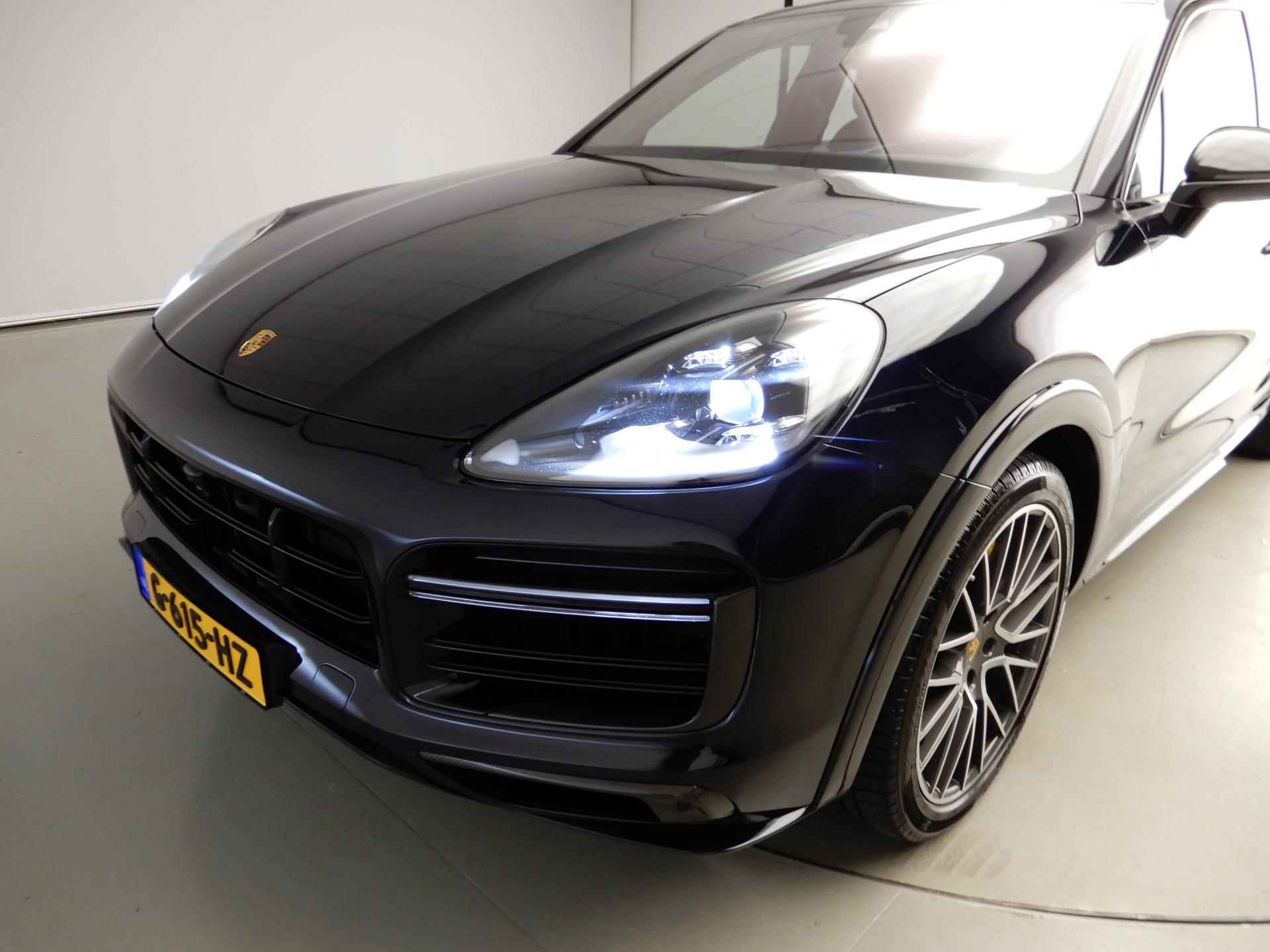 Porsche Cayenne 4.0 Turbo S E-Hybrid - 31/36