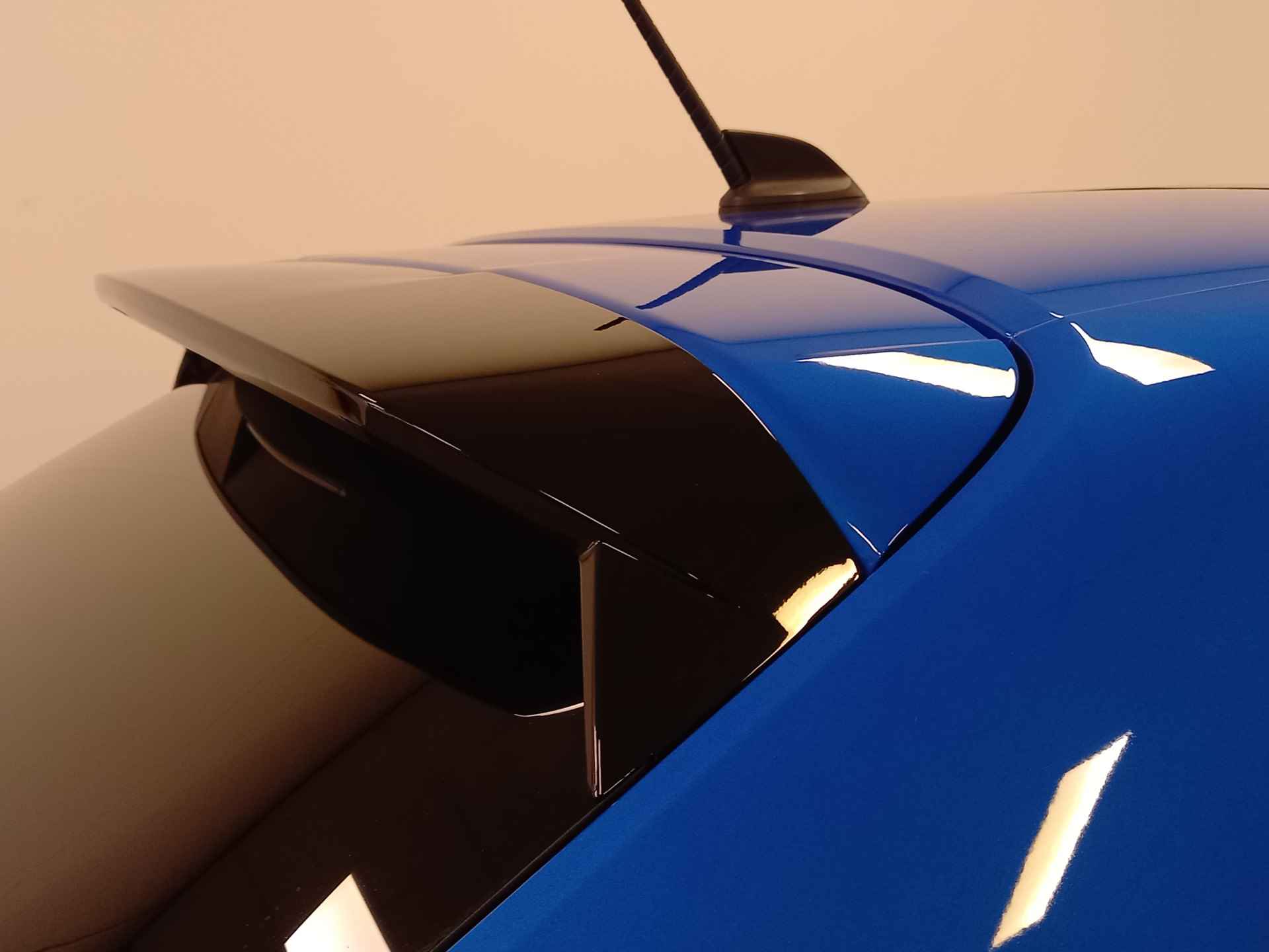 Peugeot e-208 EV GT Pack 50 kWh | Panoramdak | Camera | Climate Control - 29/50