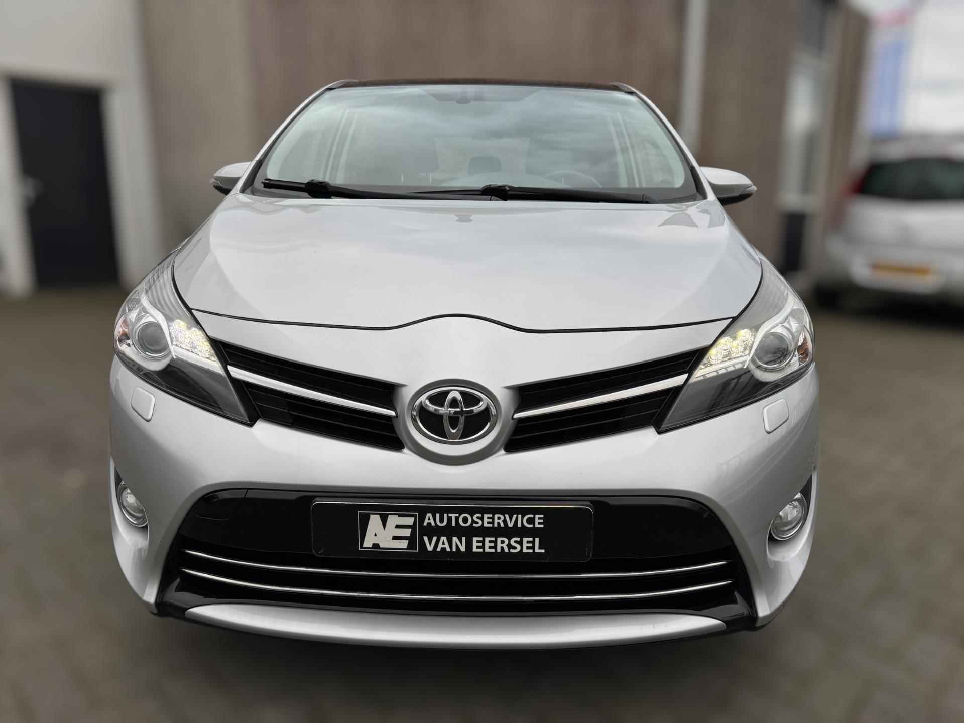 Toyota Verso 1.8 VVT-i Dynamic Business PANORAMADAK / TREKHAAK / CAMERA / ECC / NAVI / CRUISE / BELLEN - 6/43