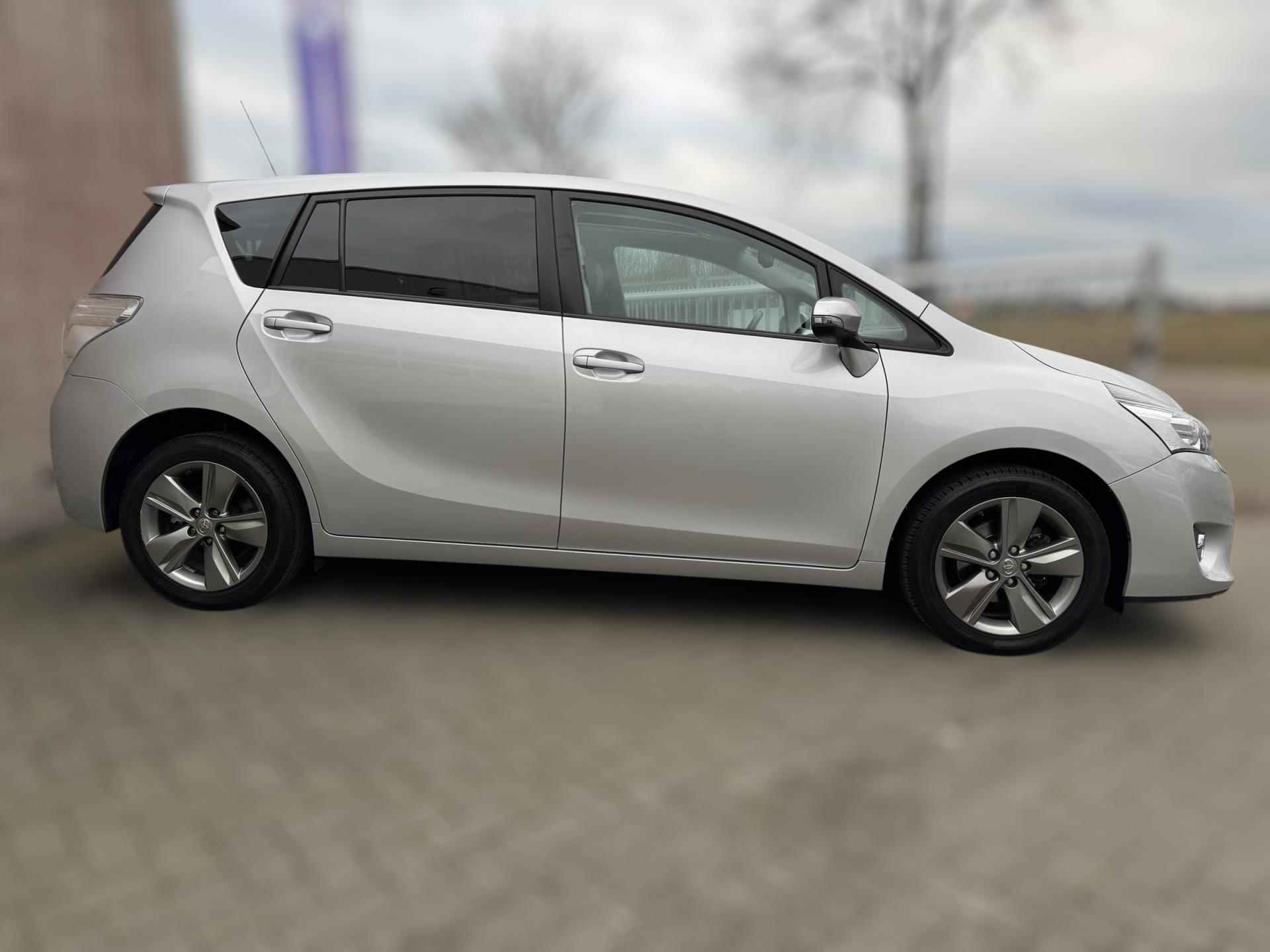 Toyota Verso 1.8 VVT-i Dynamic Business PANORAMADAK / TREKHAAK / CAMERA / ECC / NAVI / CRUISE / BELLEN - 7/43