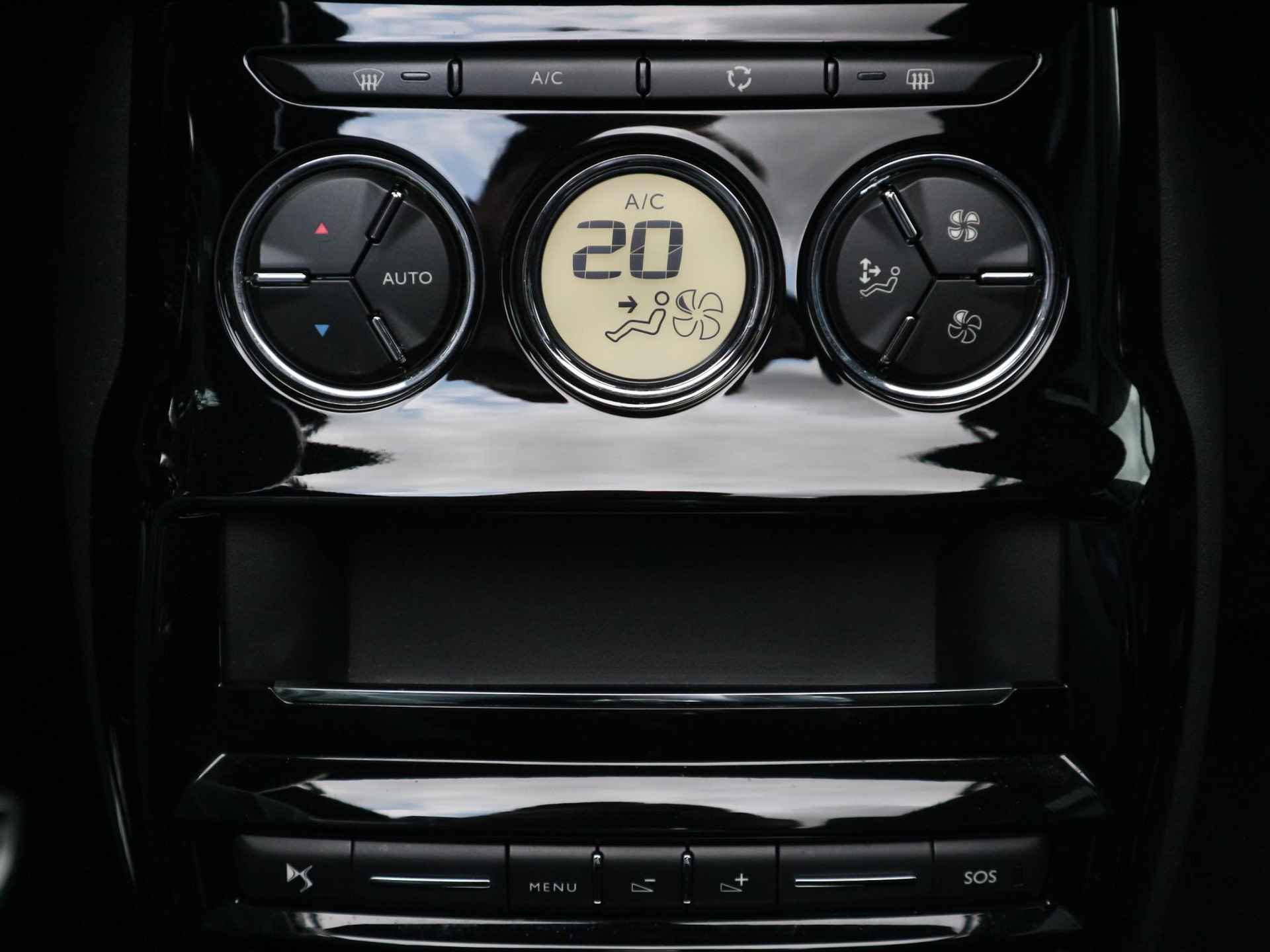 DS 3 Cabrio Sport Chic 1.2 130 pk / Camera / Alcantara / LED - 27/53