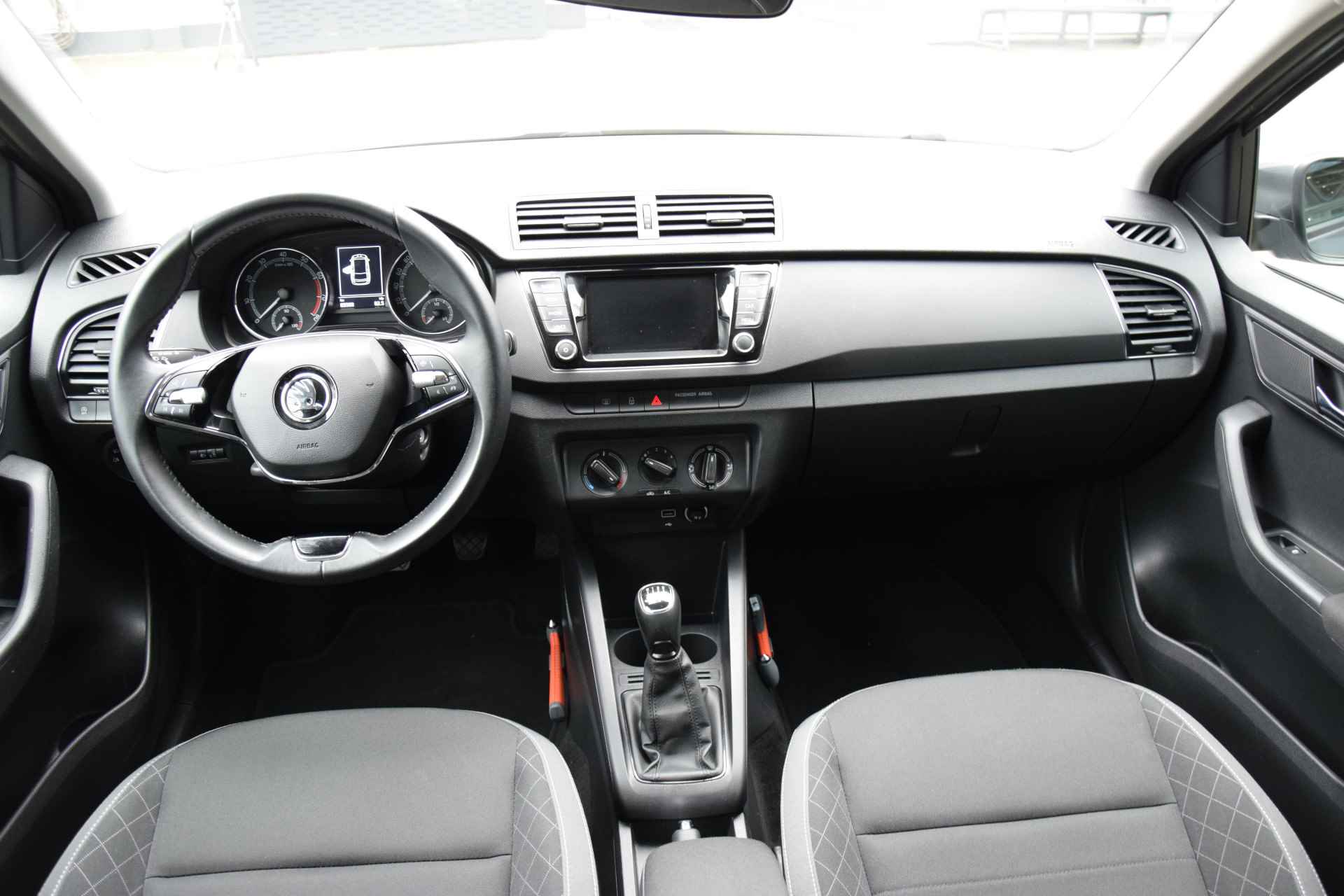 Škoda Fabia Combi 1.0 TSI Ambition | NL-Auto | BOVAG Garantie | DAB Digitale Radio | Navigatie-pakket | Parkeersensoren | Apple Carplay | Cruise Control | LED Dagrijverlichting | - 6/35