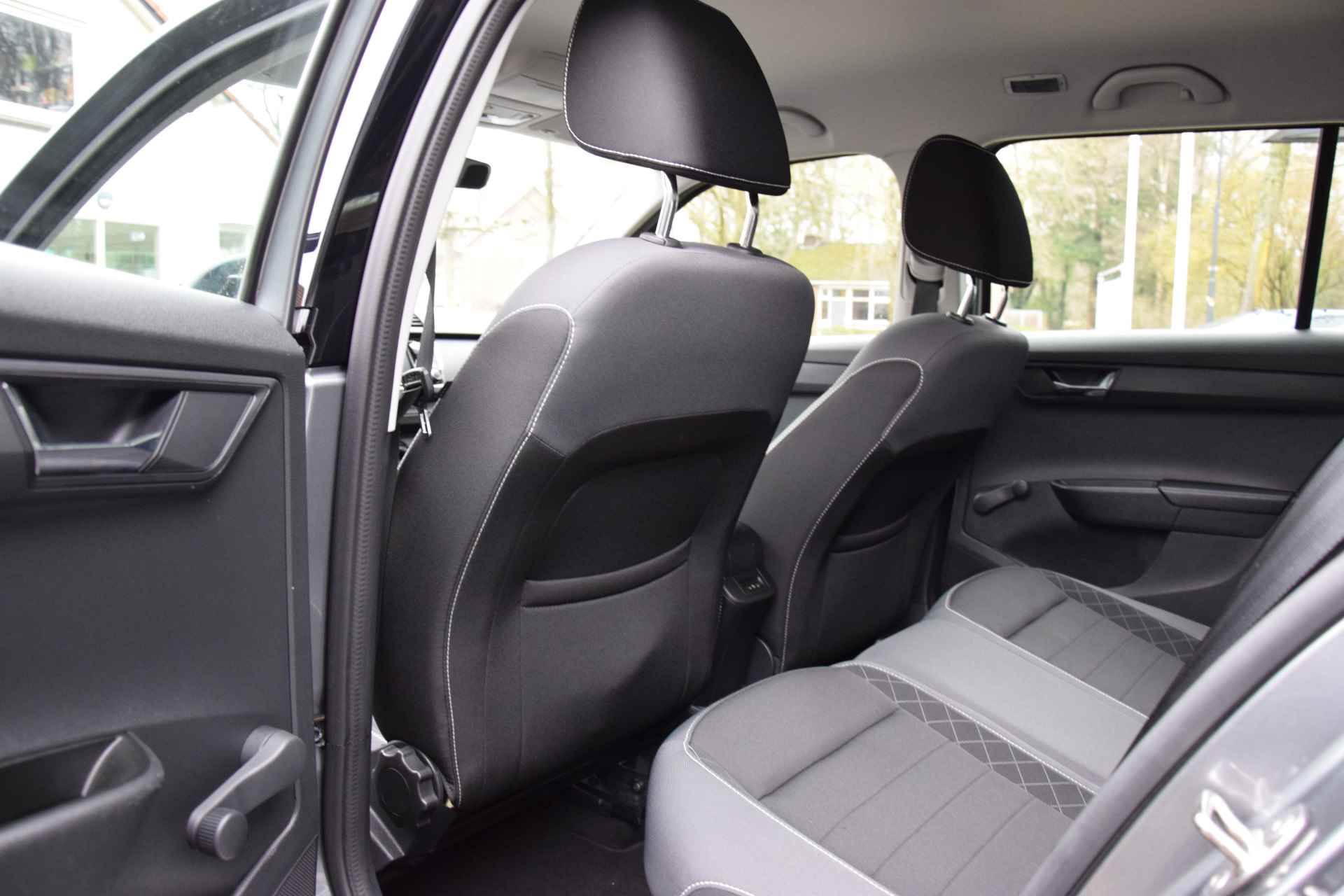 Škoda Fabia Combi 1.0 TSI Ambition | NL-Auto | BOVAG Garantie | DAB Digitale Radio | Navigatie-pakket | Parkeersensoren | Apple Carplay | Cruise Control | LED Dagrijverlichting | - 7/35