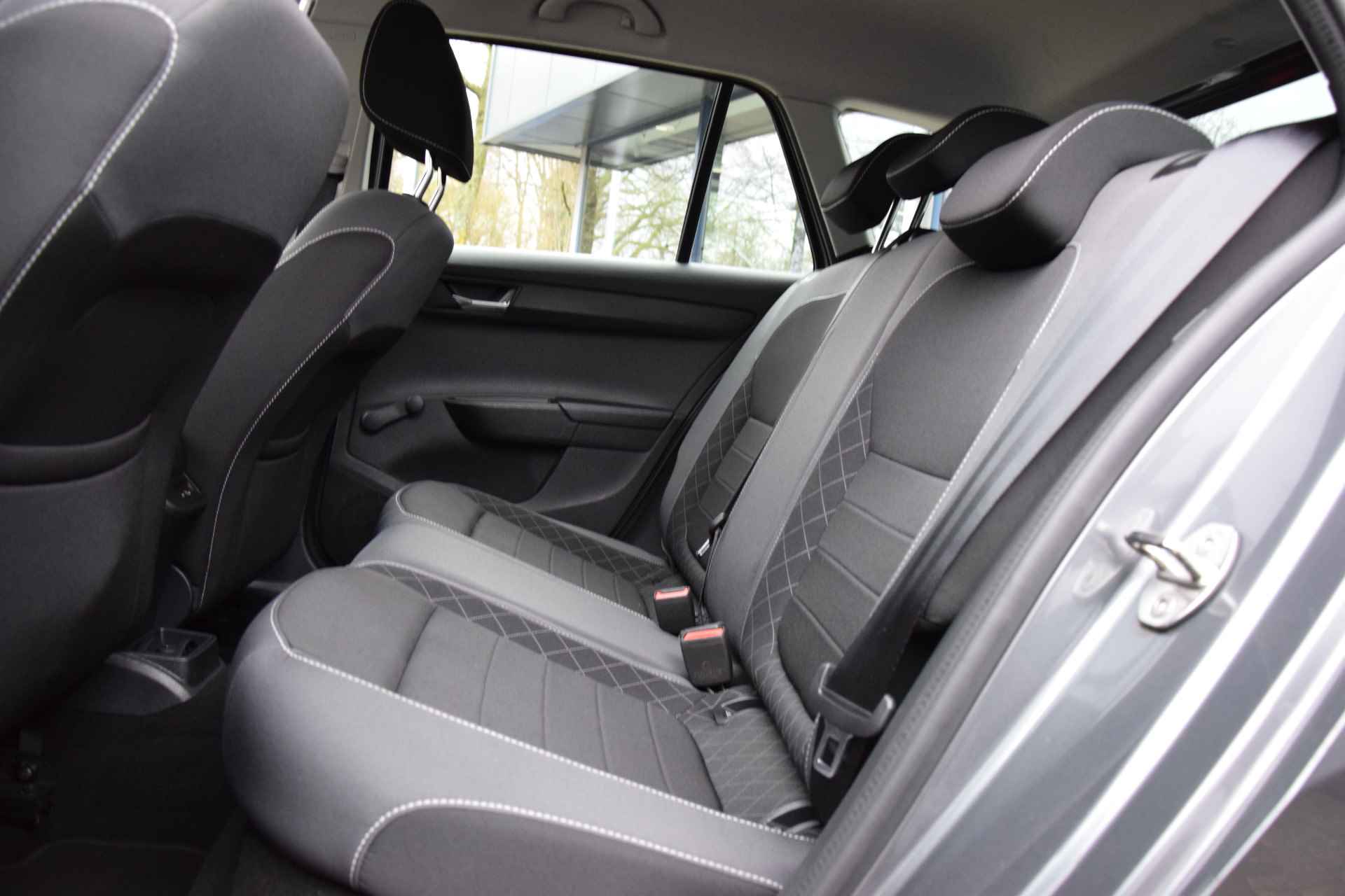 Škoda Fabia Combi 1.0 TSI Ambition | NL-Auto | BOVAG Garantie | DAB Digitale Radio | Navigatie-pakket | Parkeersensoren | Apple Carplay | Cruise Control | LED Dagrijverlichting | - 8/35