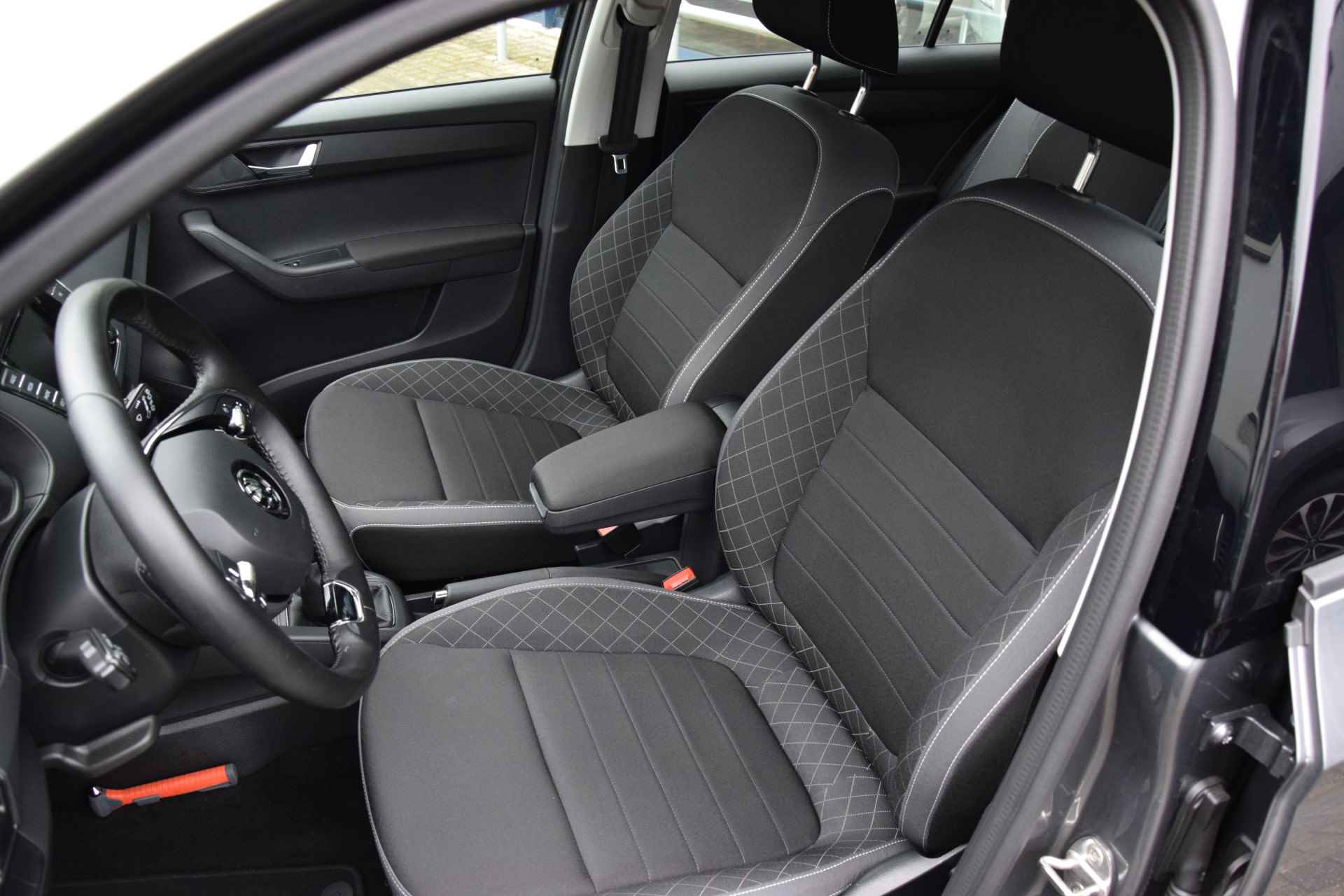 Škoda Fabia Combi 1.0 TSI Ambition | NL-Auto | BOVAG Garantie | DAB Digitale Radio | Navigatie-pakket | Parkeersensoren | Apple Carplay | Cruise Control | LED Dagrijverlichting | - 10/35