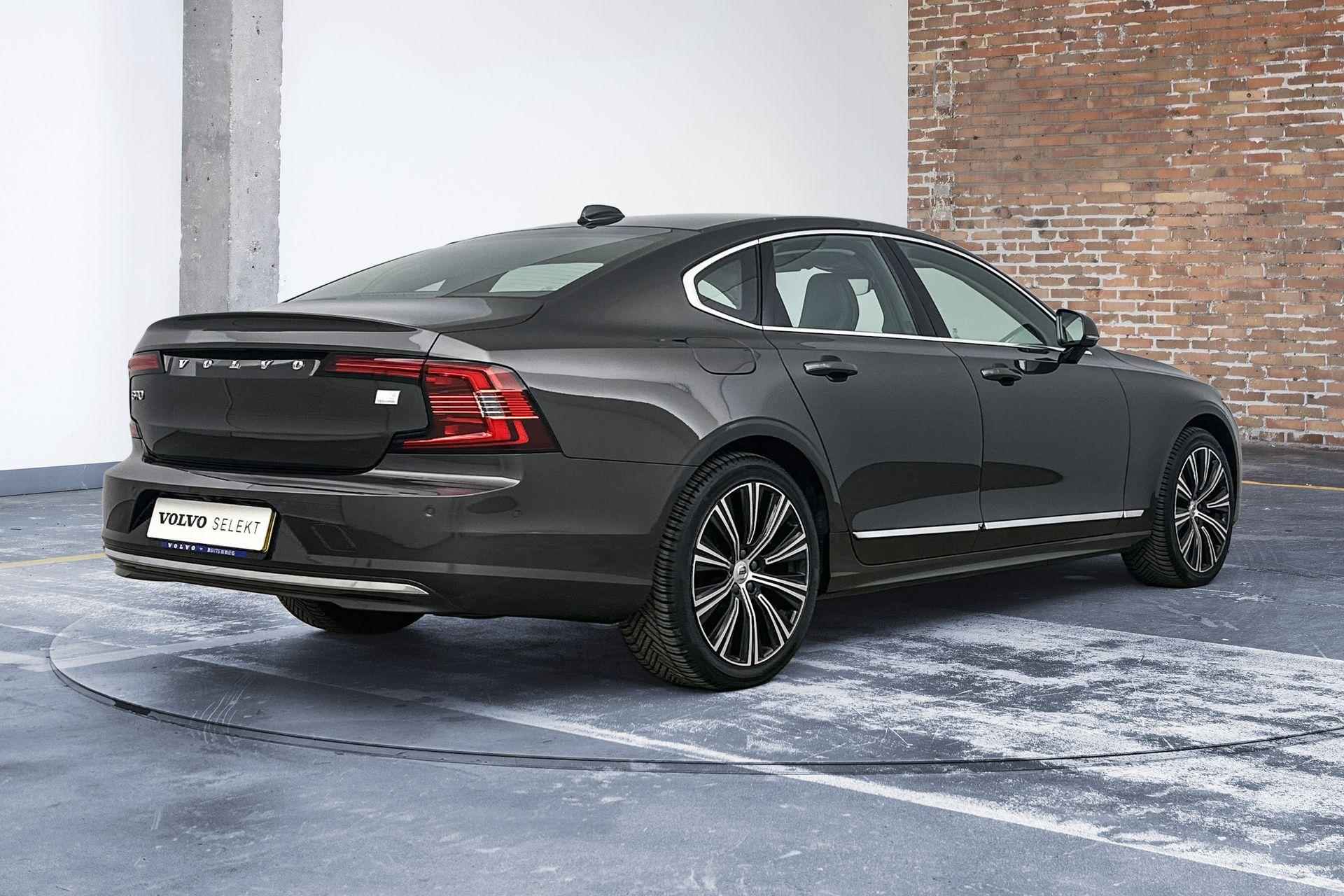 Volvo S90 T8 AWD Ultimate Bright | Panoramadak | 360 Graden Camera | Bowers & Wilkins Audio | Luchtvering | Trekhaak | Adaptieve Cruise Control | Dodehoekdetectie Met Correctie | Luxe Lederen Bekleding | Massagefunctie In Voorstoelen | Parkeersensoren | Verwarmbare Voor- en Achterstoelen - 4/34