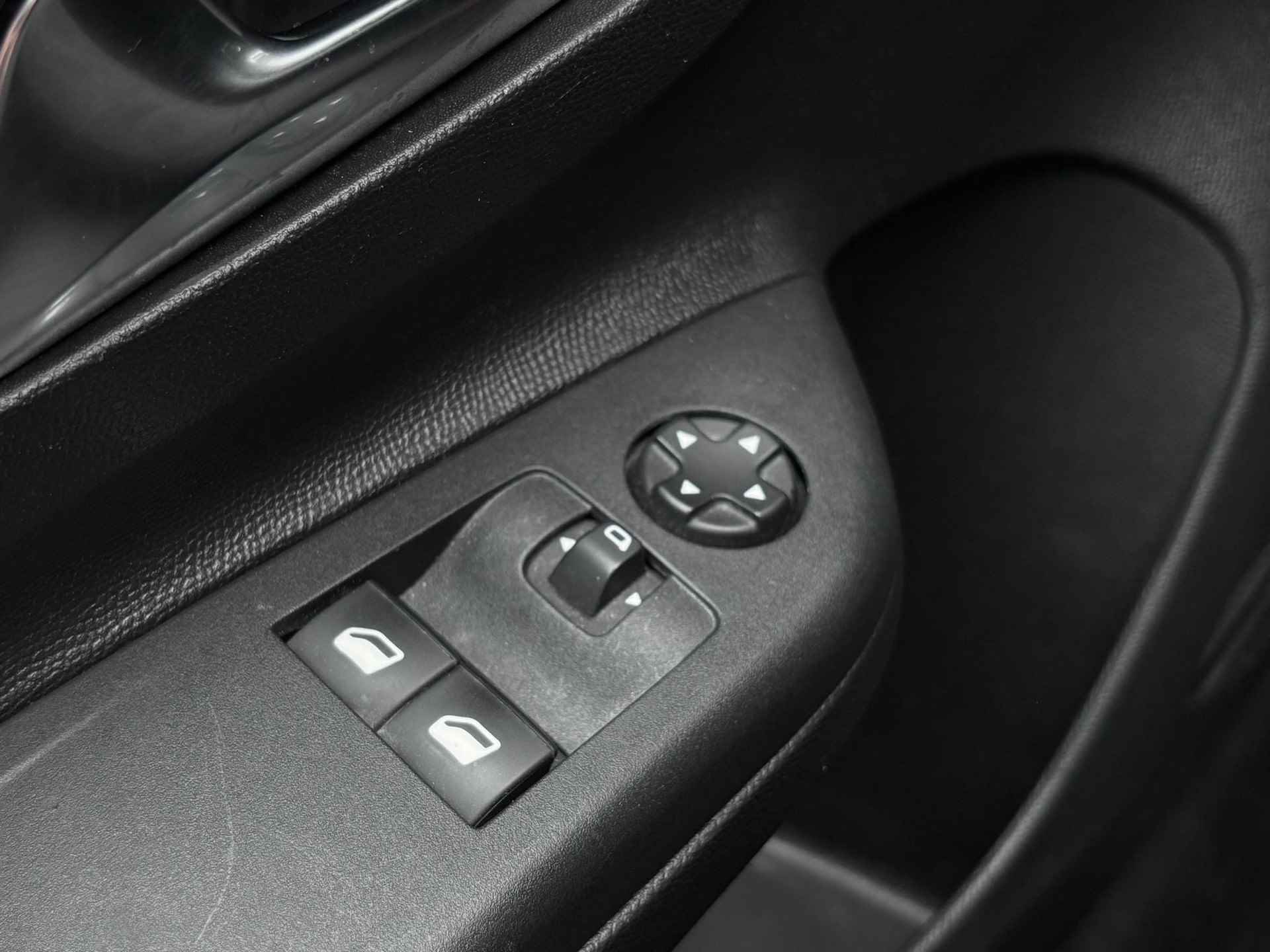 Opel Corsa 1.2 Turbo Edition Automaat |FULL LED KOPLAMPEN|NAVI PRO 7"|PARKEERSENSOREN|ARMSTEUN|LEDER STUURWIEL|ISOFIX|APPLE CARPLAY|ANDROID AUTO| - 25/51
