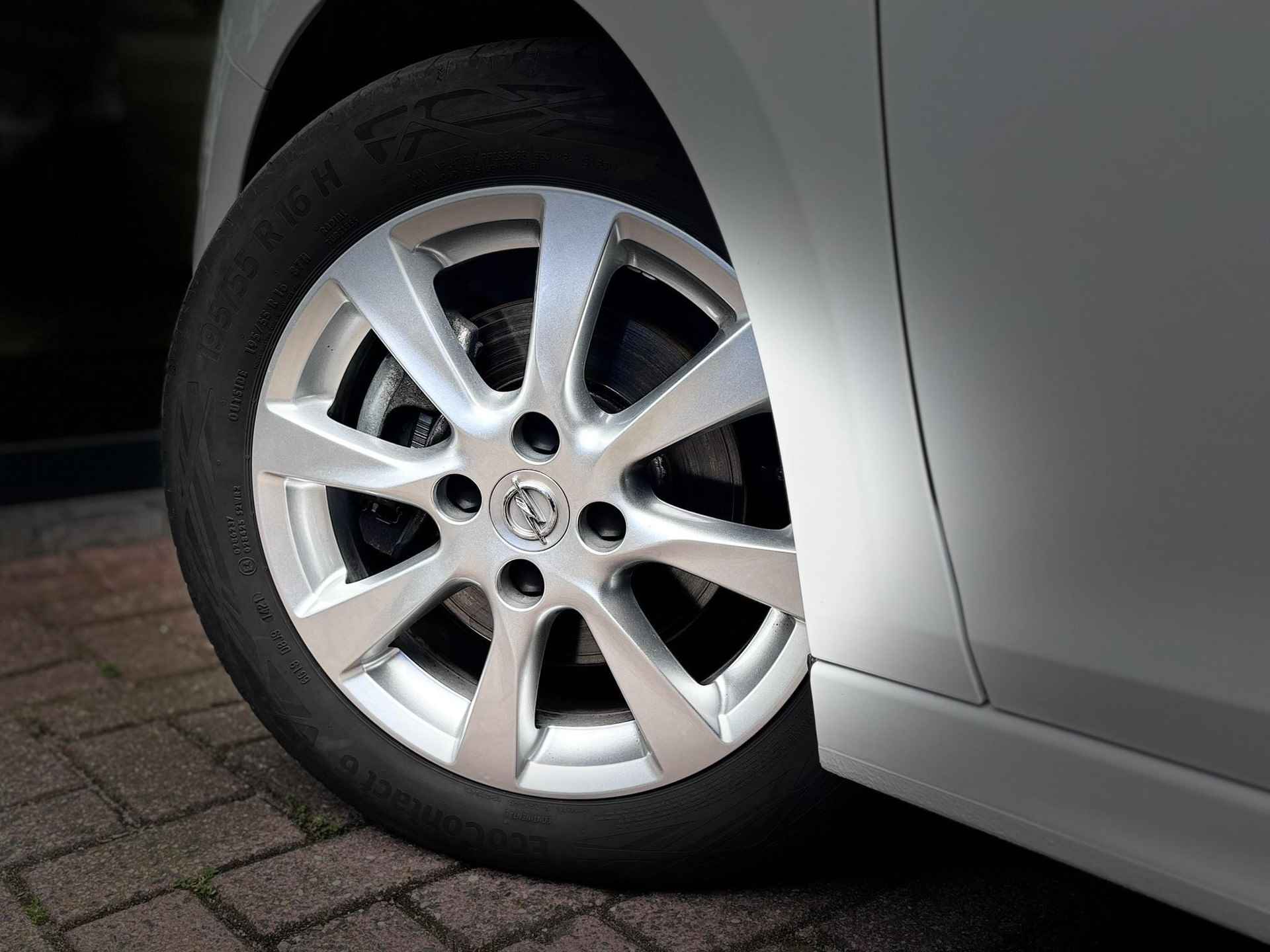 Opel Corsa 1.2 Turbo Edition Automaat |FULL LED KOPLAMPEN|NAVI PRO 7"|PARKEERSENSOREN|ARMSTEUN|LEDER STUURWIEL|ISOFIX|APPLE CARPLAY|ANDROID AUTO| - 41/51