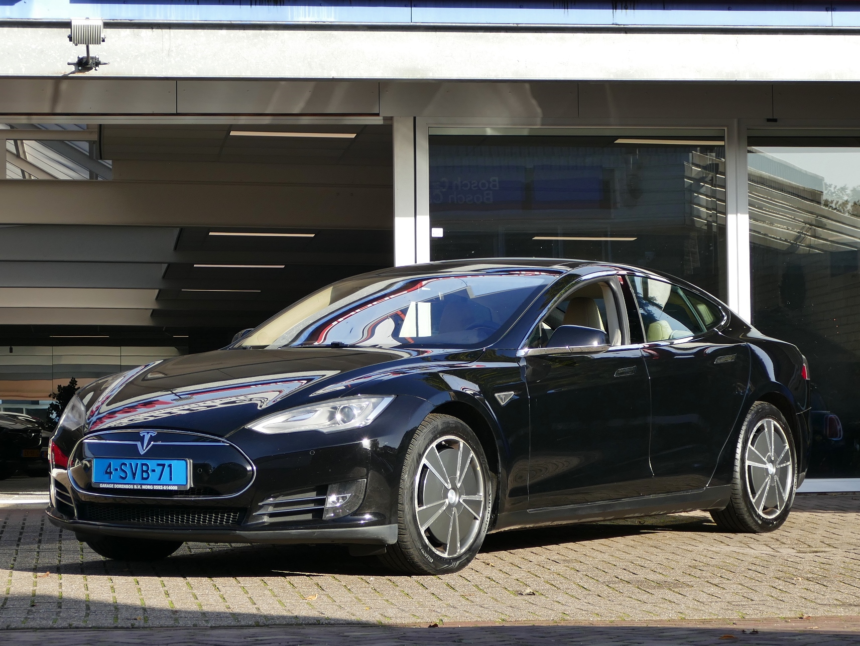Tesla Model S 85 GRATIS LADEN | panoramadak | leer bij viaBOVAG.nl