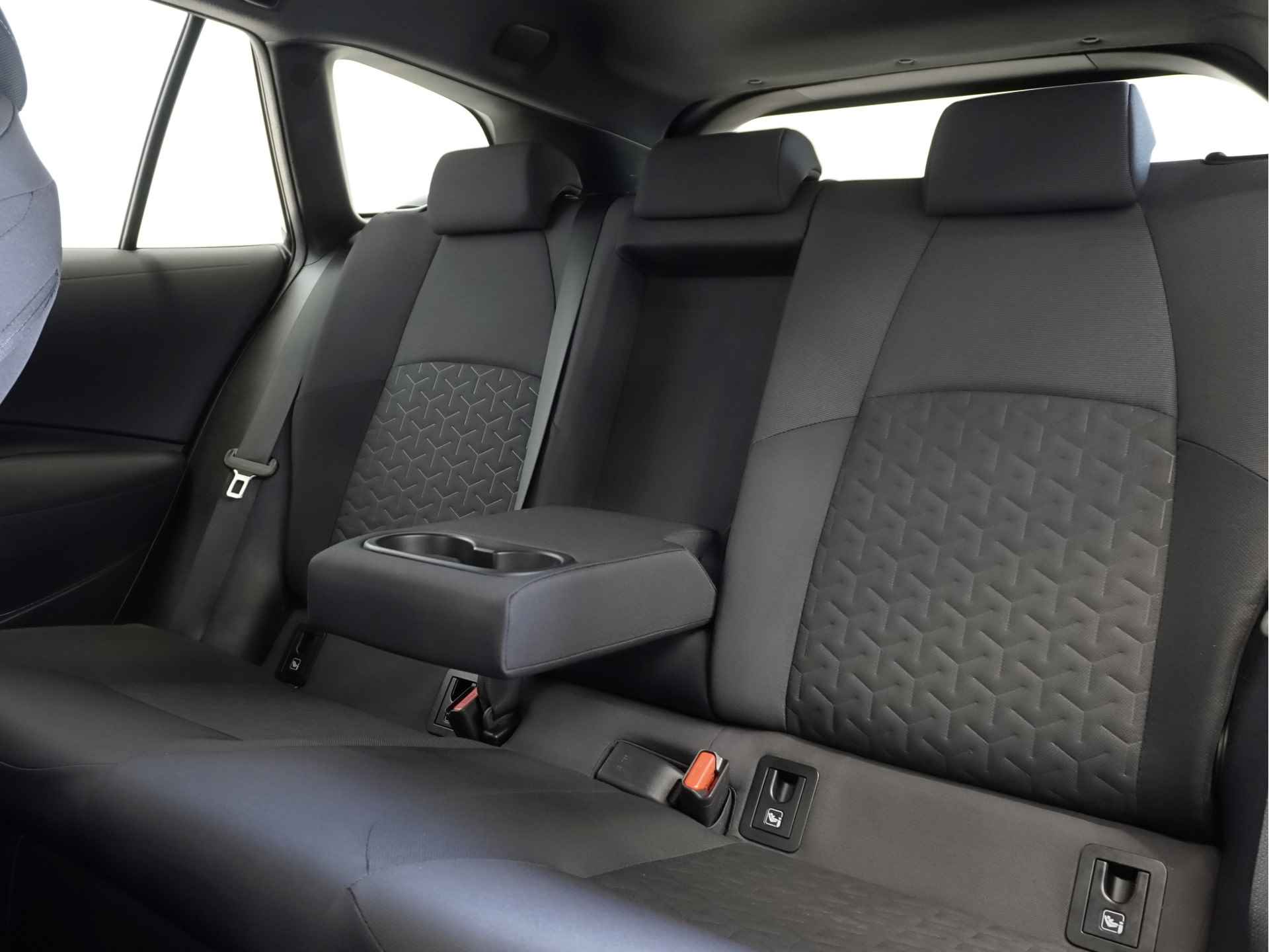 Toyota Corolla Touring Sports 1.8 Hybrid Business Plus | Navi | Keyless | Stoelverwarming | PDC v+a | Rijklaarprijs - 20/49