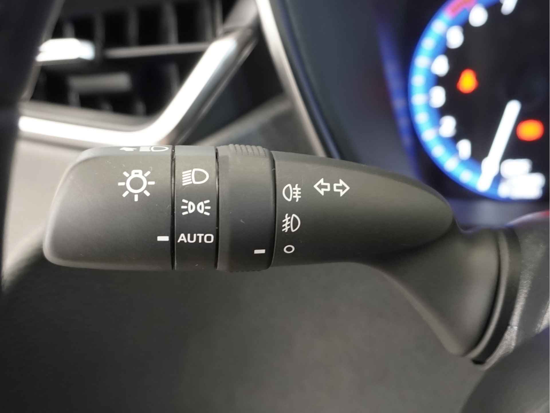 Toyota Corolla Touring Sports 1.8 Hybrid Business Plus | Navi | Keyless | Stoelverwarming | PDC v+a | Rijklaarprijs - 26/49