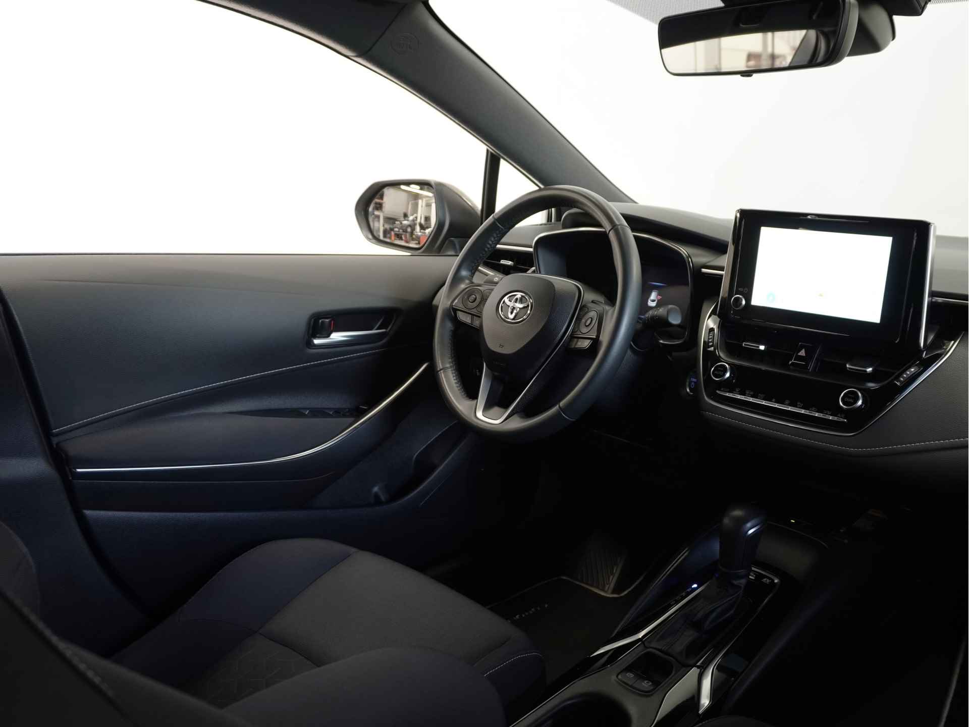Toyota Corolla Touring Sports 1.8 Hybrid Business Plus | Navi | Keyless | Stoelverwarming | PDC v+a | Rijklaarprijs - 30/49