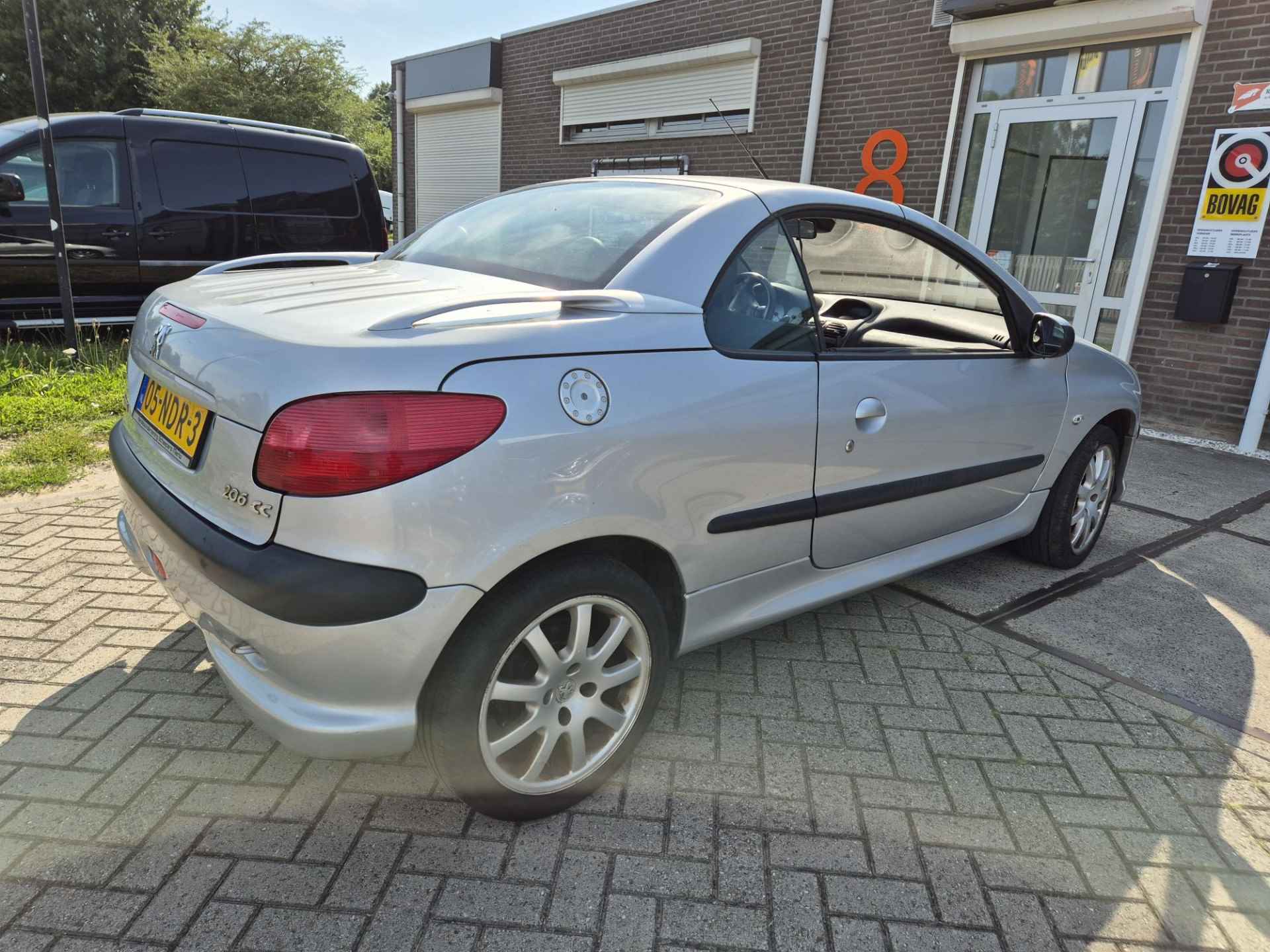 Peugeot 206 CC 2.0-16V Cabrio - 3/9