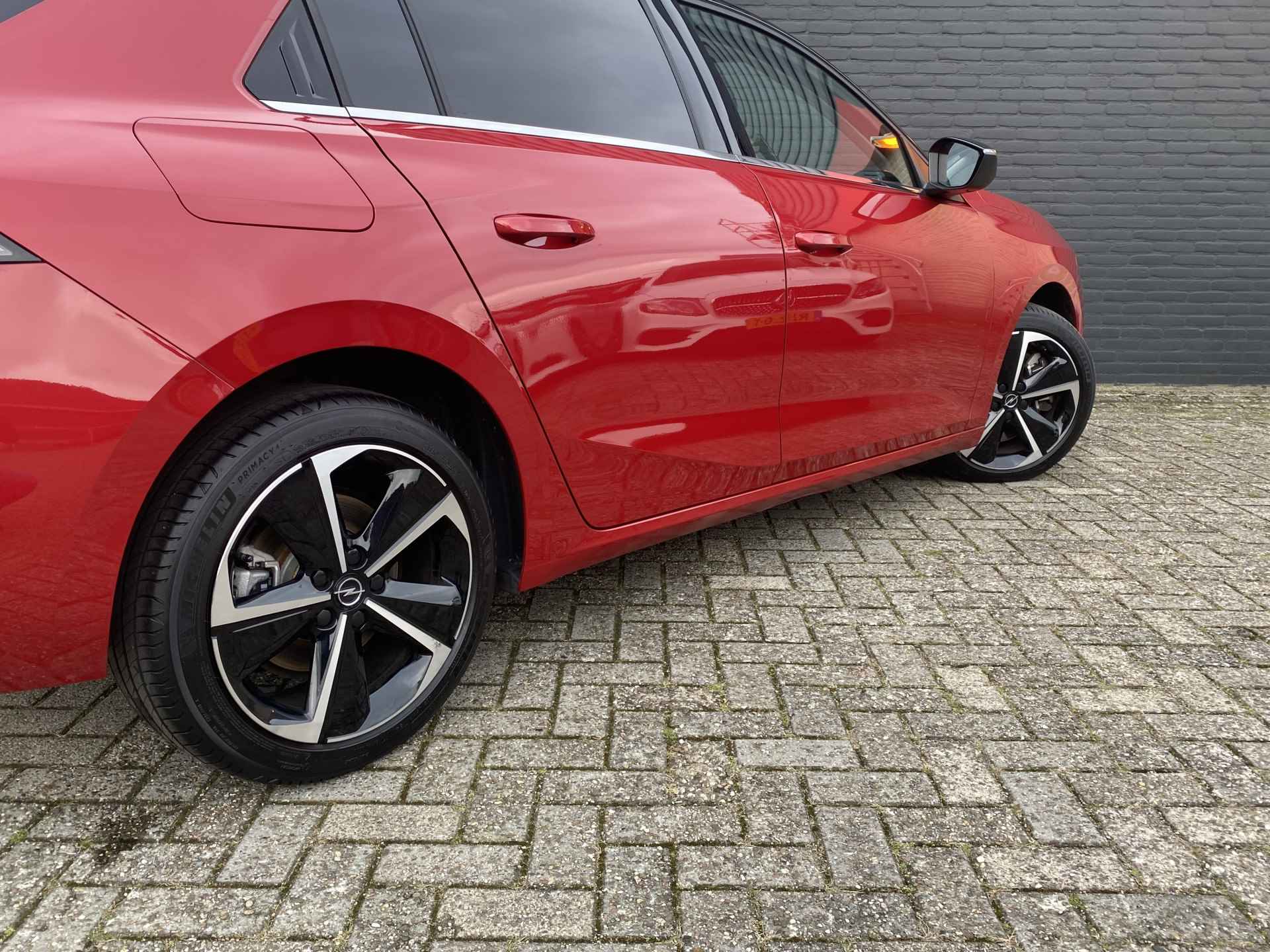 Opel Astra 1.6 Hybrid 180 pk Edition AUT. | 1e eigenaar | apple carplay/android auto | adaptieve cruise | two tone kleur | incl. BTW - 11/42