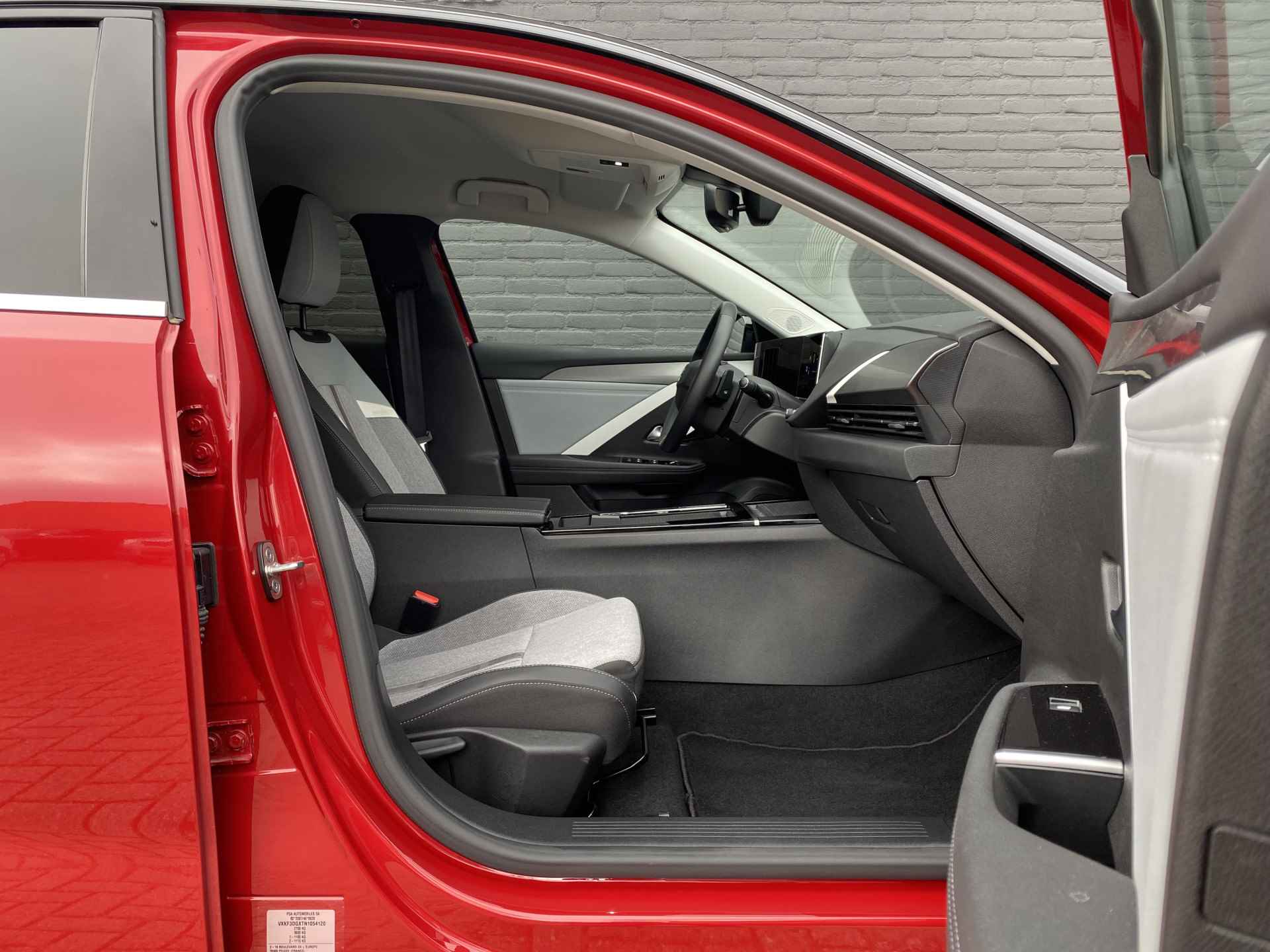 Opel Astra 1.6 Hybrid 180 pk Edition AUT. | 1e eigenaar | apple carplay/android auto | adaptieve cruise | two tone kleur | incl. BTW - 22/42