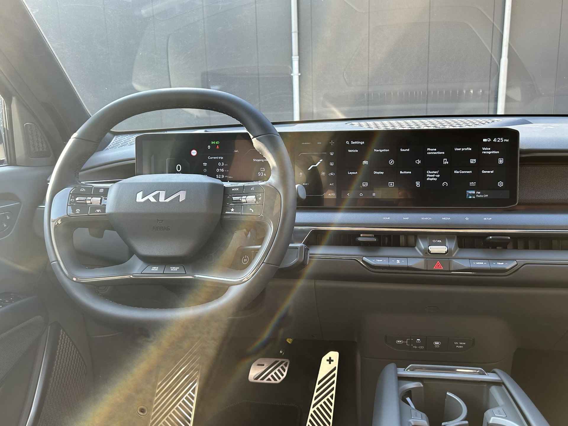 Kia EV9 Plus 99.8 kWh RWD | 2,99 % Financieringsactie | € 1700 korting + gratis laadpaal t.w.v. € 1700 | Vegan lederen stoelbekleding | Massagefunctie voor bestuurdersstoel | Meridian premium sound system - 13/17