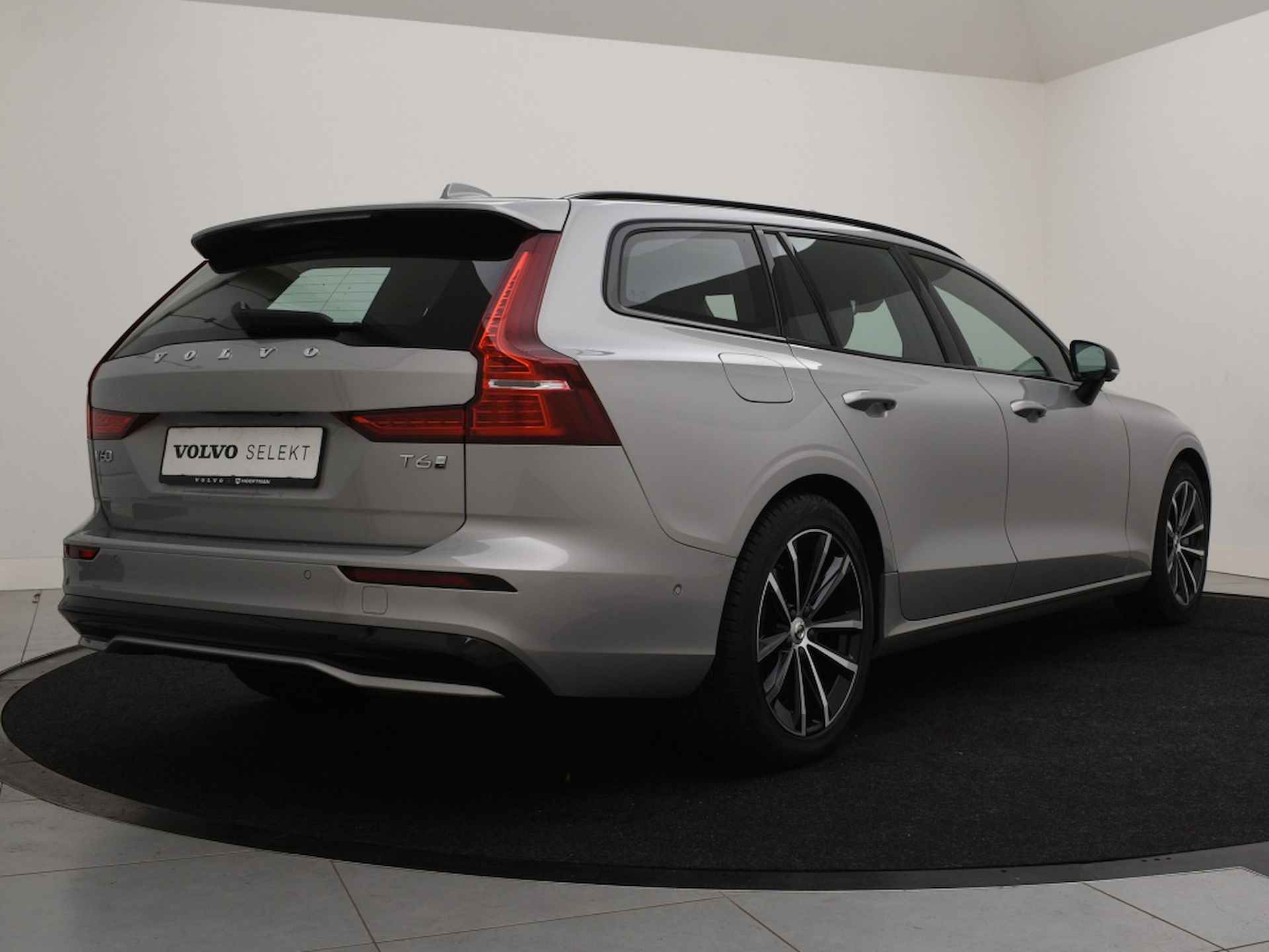 Volvo V60 T6 PLUG-IN HYBRID PLUS DARK HARMAN KARDON 360GR CAM SCHUIFDAK TR - 3/42