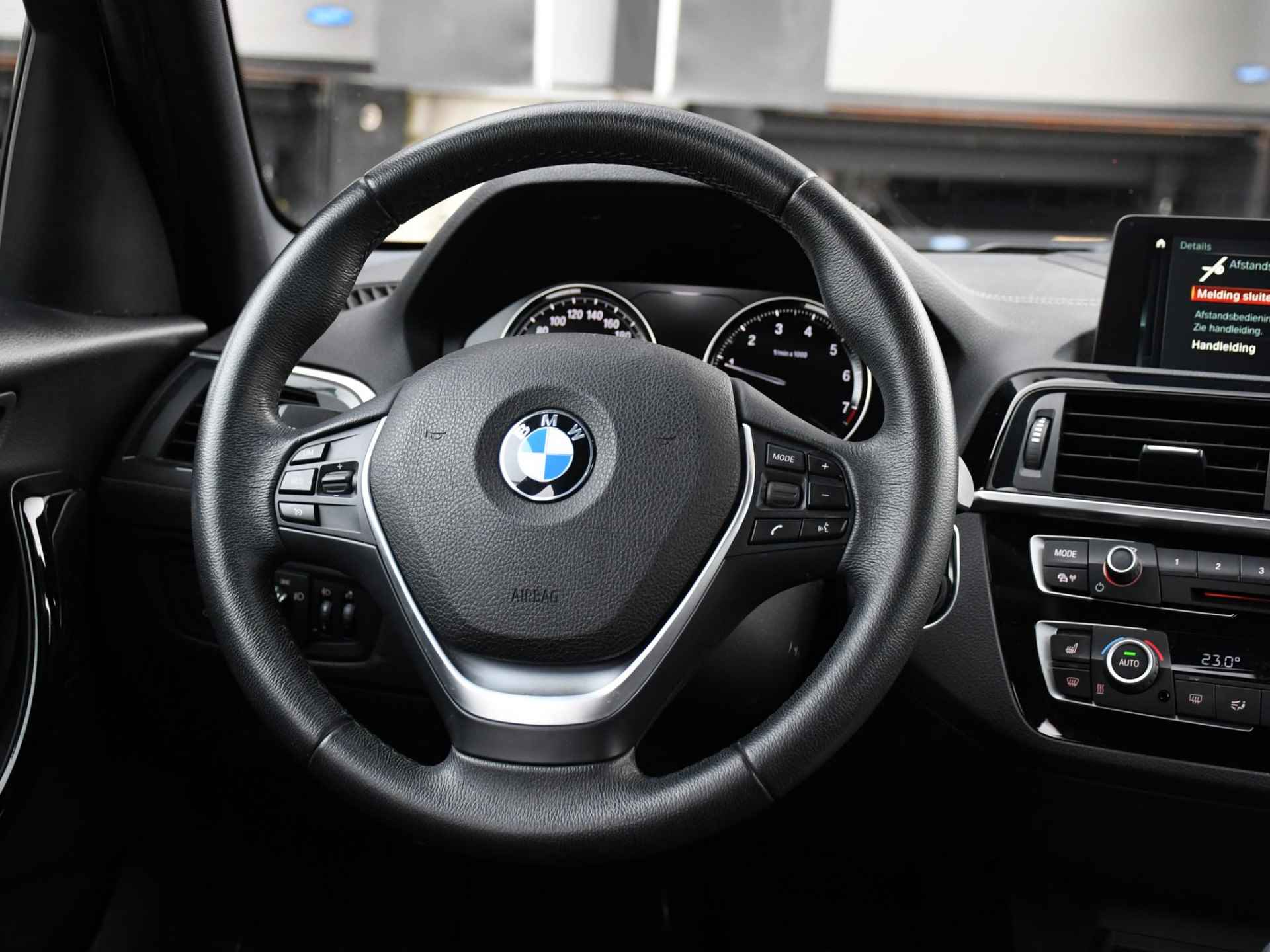 BMW 1-serie 118i Sport Line 1.5 135PK Automaat PDC + CAM. | NAVI | CRUISE.C | STOELVERW. VOOR | LEDER | 17''LM - 13/33