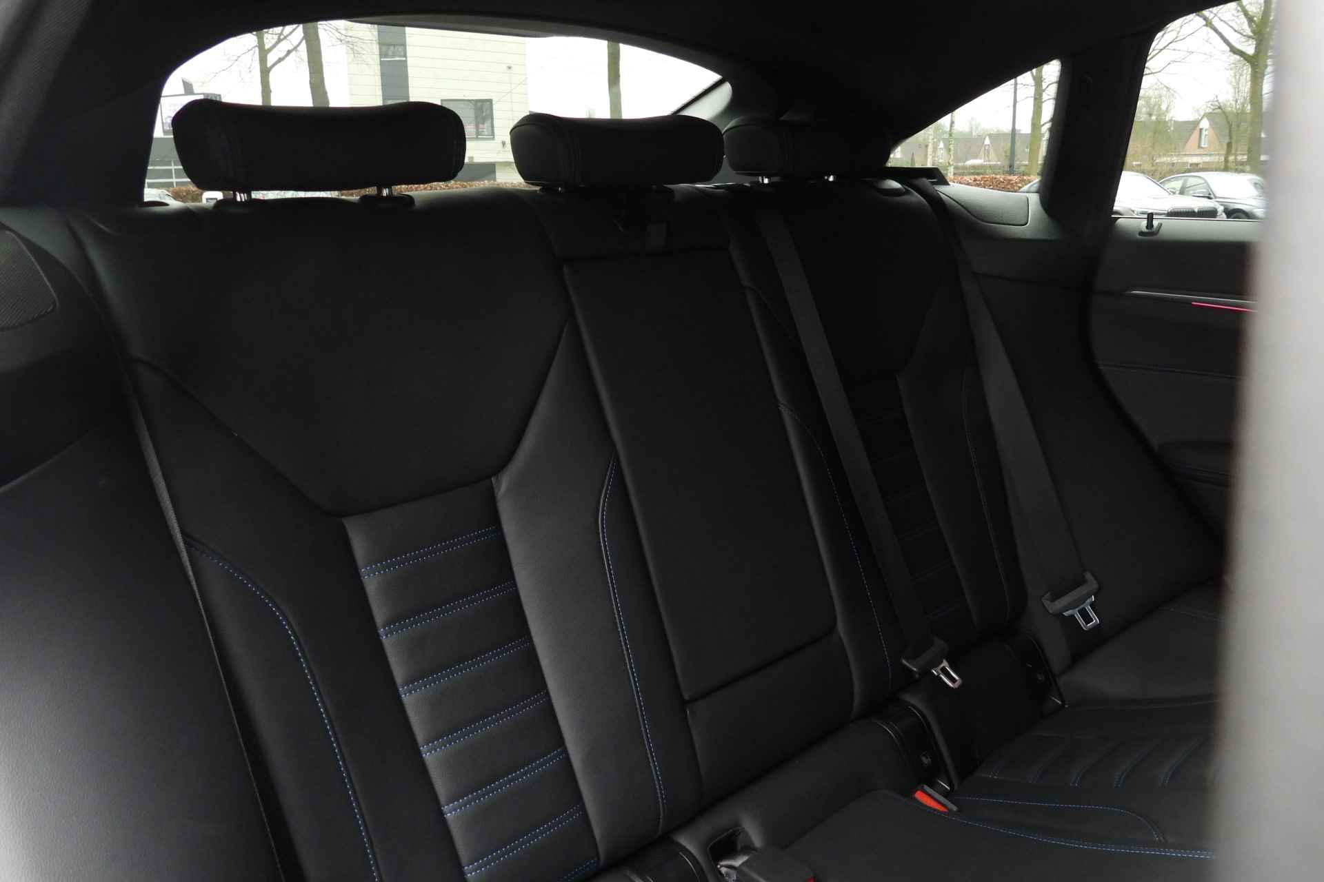 BMW i4 M50 High Executive / BMW M 50 Jahre uitvoering / M sportstoelen / Laserlight / Comfort Access / M Adaptief onderstel / Parking Assistant Plus - 45/67