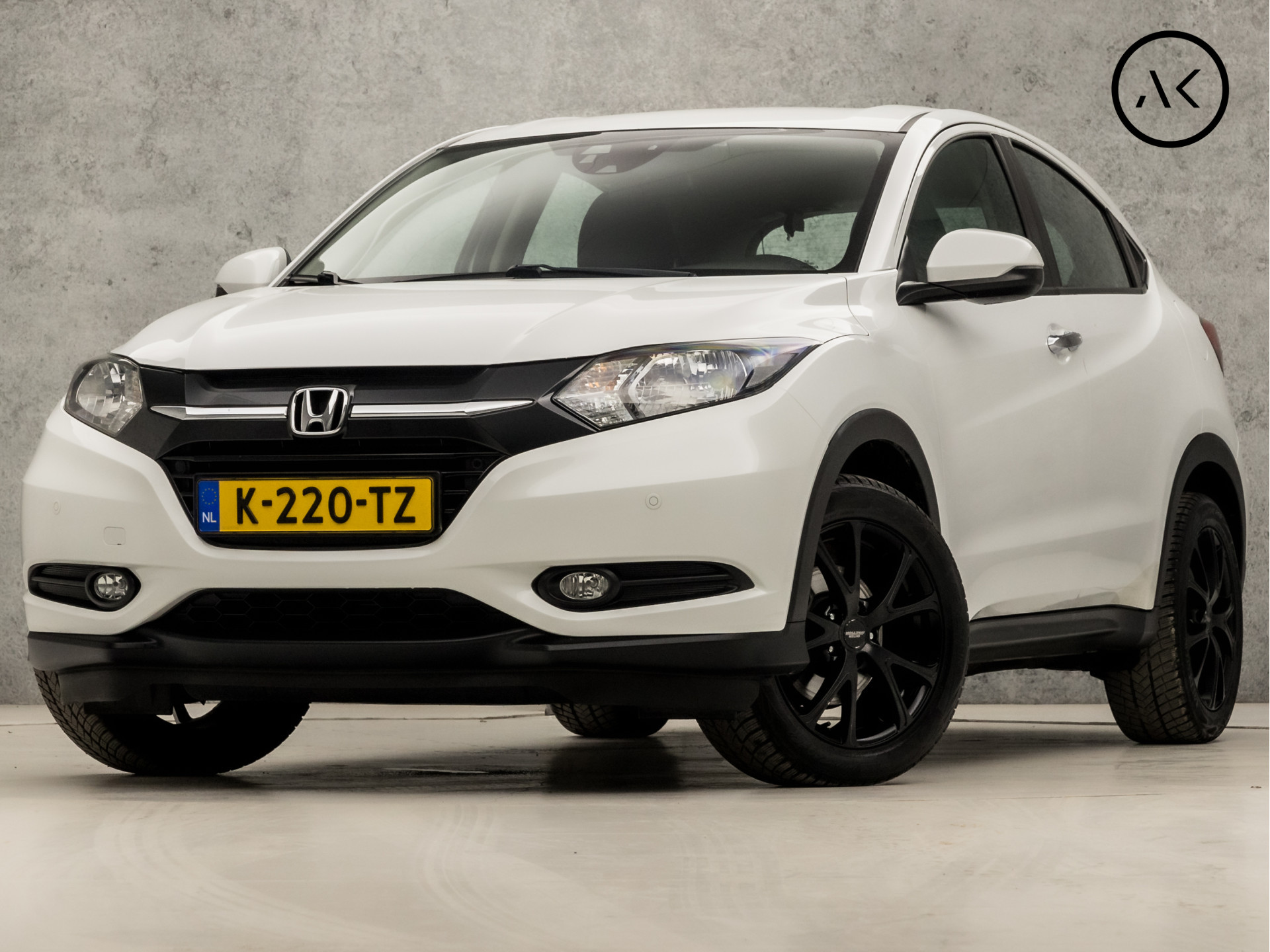 Honda HR-V 1.5 i-VTEC Elegance Automaat (NAVIGATIE, CLIMATE, STOELVERWARMING, PARKEERSENSOREN, SPORTSTOELEN, LM VELGEN, CRUISE, NIEUWE APK, NIEUWSTAAT)