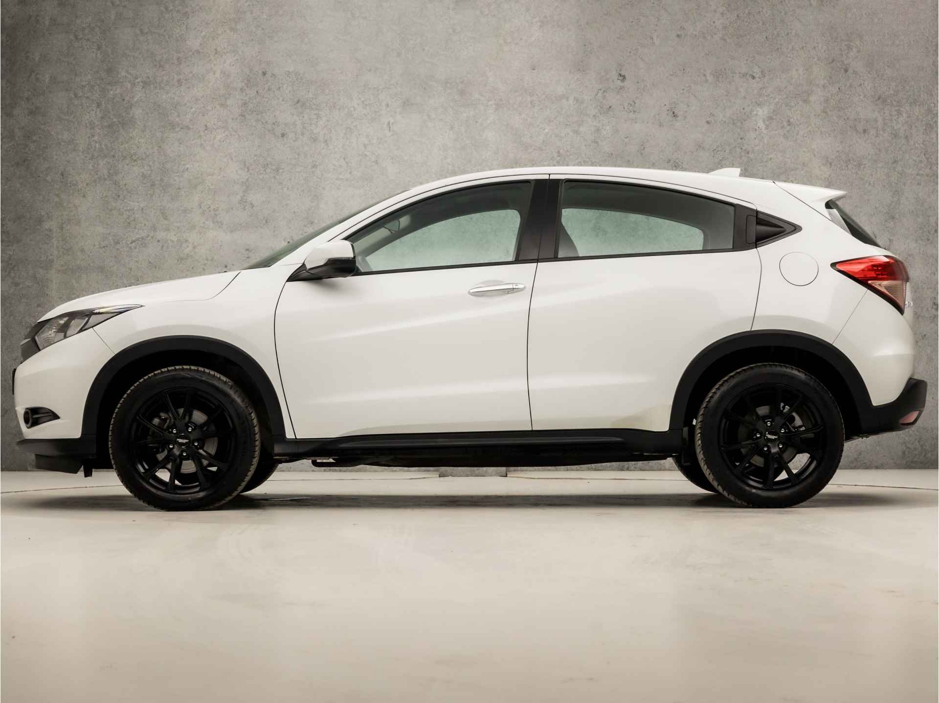 Honda HR-V 1.5 i-VTEC Elegance Automaat (NAVIGATIE, CLIMATE, STOELVERWARMING, PARKEERSENSOREN, SPORTSTOELEN, LM VELGEN, CRUISE, NIEUWE APK, NIEUWSTAAT) - 2/34