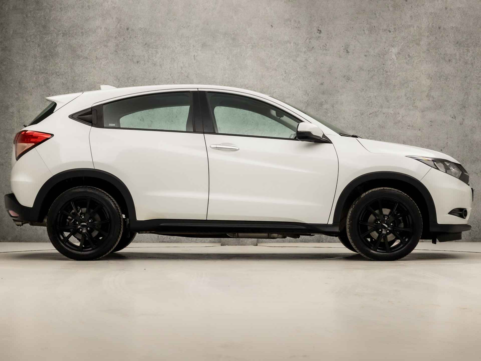 Honda HR-V 1.5 i-VTEC Elegance Automaat (NAVIGATIE, CLIMATE, STOELVERWARMING, PARKEERSENSOREN, SPORTSTOELEN, LM VELGEN, CRUISE, NIEUWE APK, NIEUWSTAAT) - 4/34