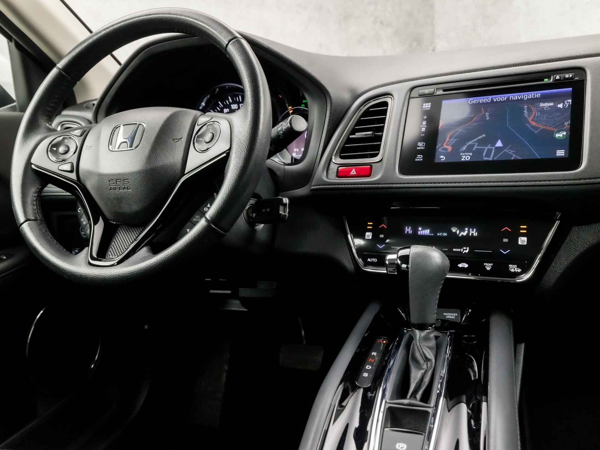 Honda HR-V 1.5 i-VTEC Elegance Automaat (NAVIGATIE, CLIMATE, STOELVERWARMING, PARKEERSENSOREN, SPORTSTOELEN, LM VELGEN, CRUISE, NIEUWE APK, NIEUWSTAAT) - 7/34