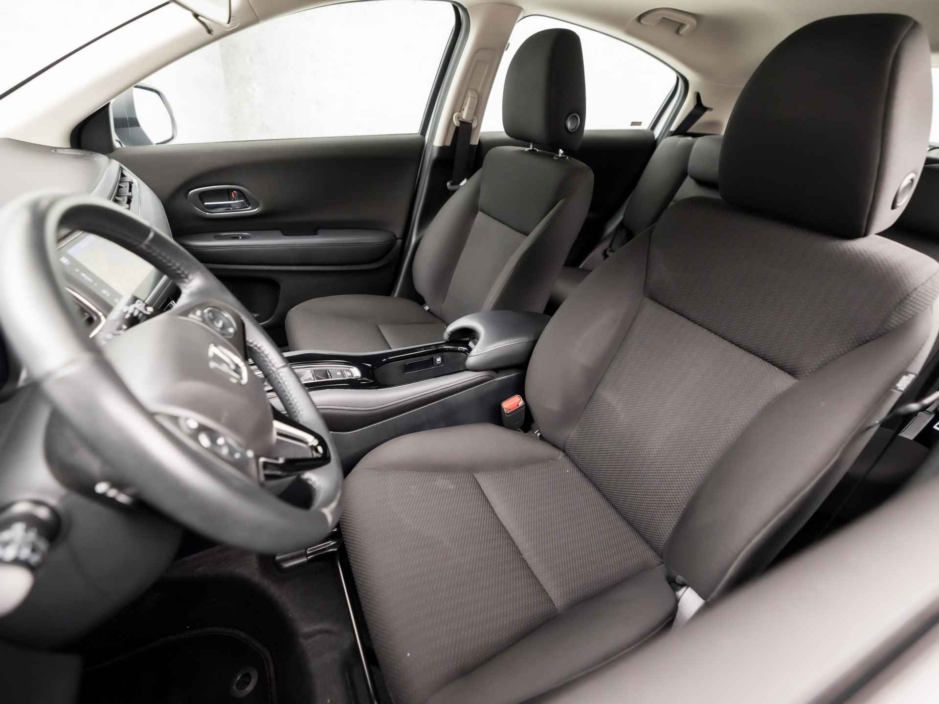 Honda HR-V 1.5 i-VTEC Elegance Automaat (NAVIGATIE, CLIMATE, STOELVERWARMING, PARKEERSENSOREN, SPORTSTOELEN, LM VELGEN, CRUISE, NIEUWE APK, NIEUWSTAAT) - 14/34