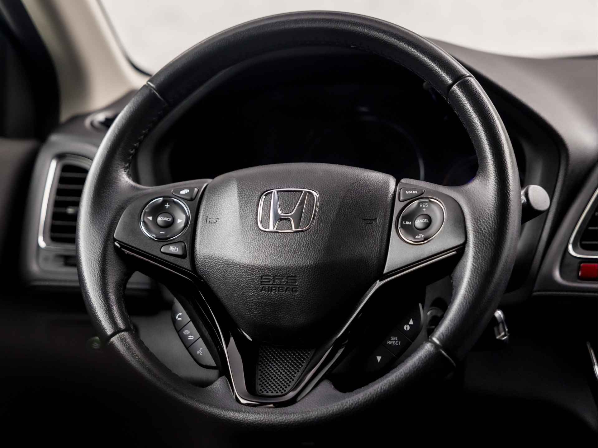 Honda HR-V 1.5 i-VTEC Elegance Automaat (NAVIGATIE, CLIMATE, STOELVERWARMING, PARKEERSENSOREN, SPORTSTOELEN, LM VELGEN, CRUISE, NIEUWE APK, NIEUWSTAAT) - 17/34