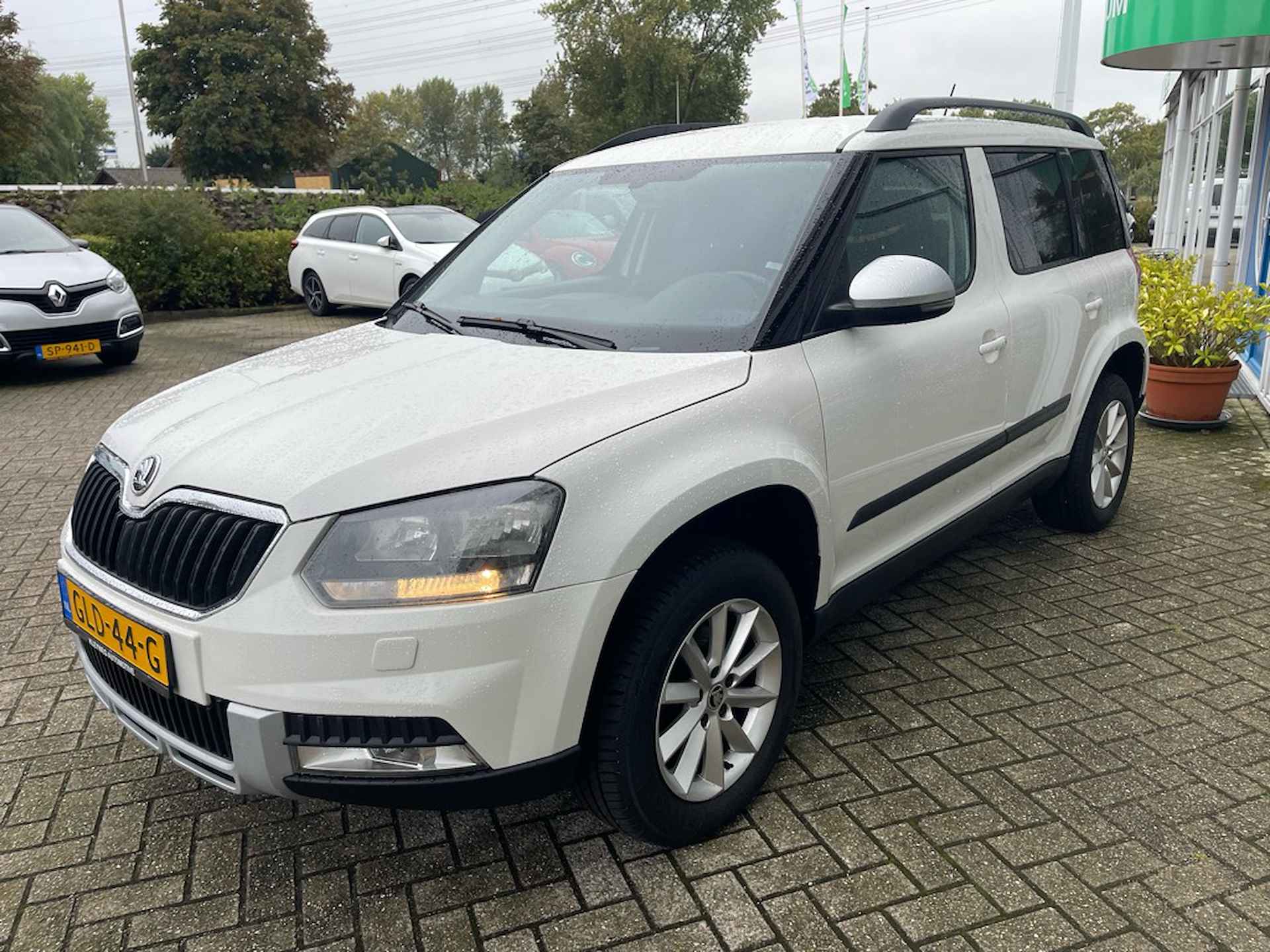 Skoda Yeti Outdoor 1.2 TSI Grt Drive, Automaat, Stoelverwarming - 2/24