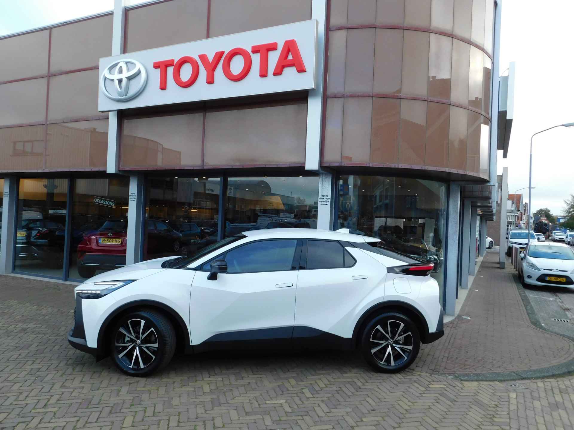 Toyota C-HR 2.0 Plug-in Hybrid 220 First Edition - 3/49