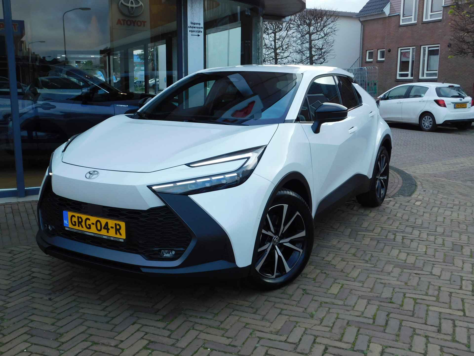 Toyota C-HR 2.0 Plug-in Hybrid 220 First Edition - 6/49