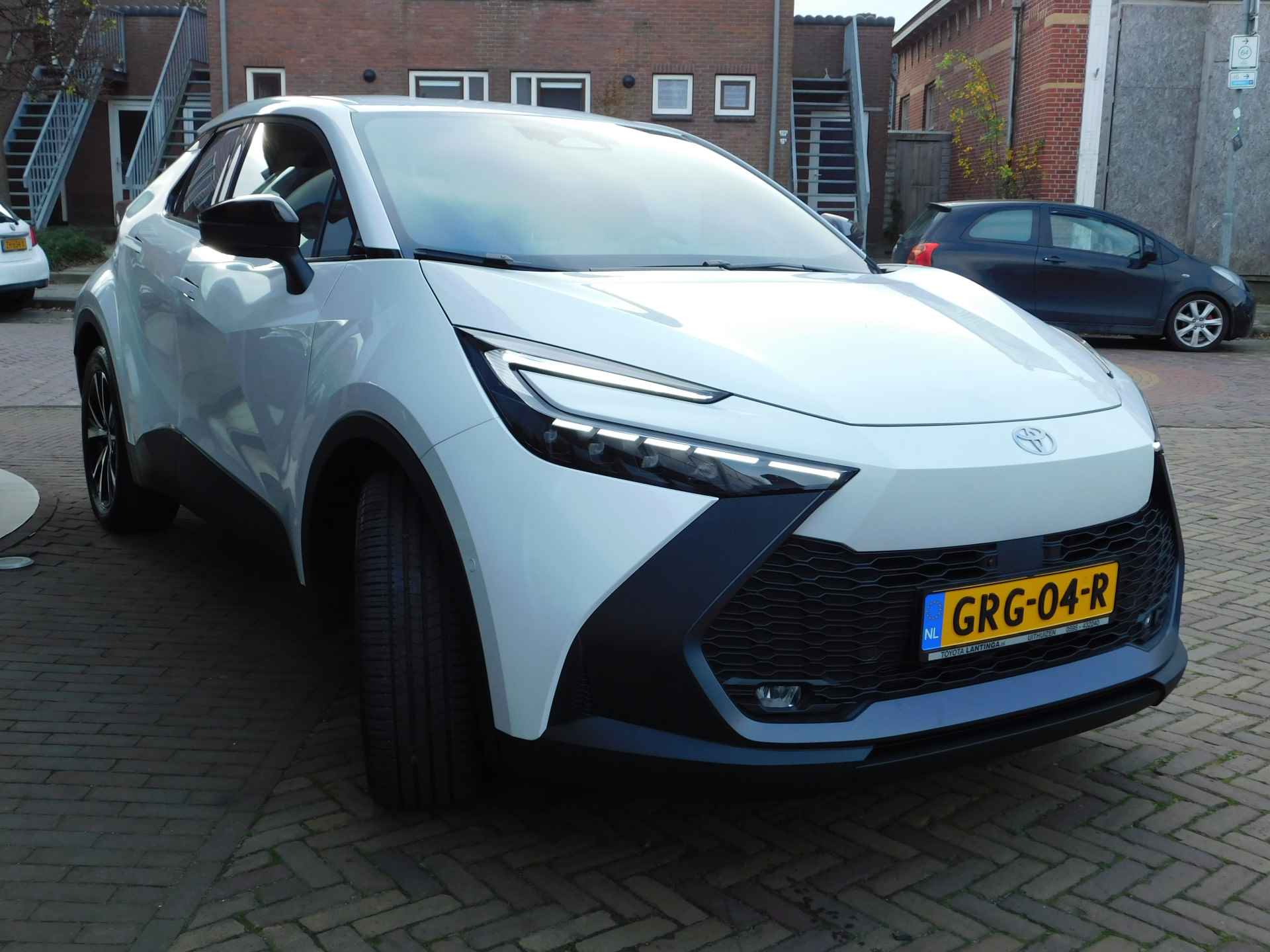 Toyota C-HR 2.0 Plug-in Hybrid 220 First Edition - 9/49