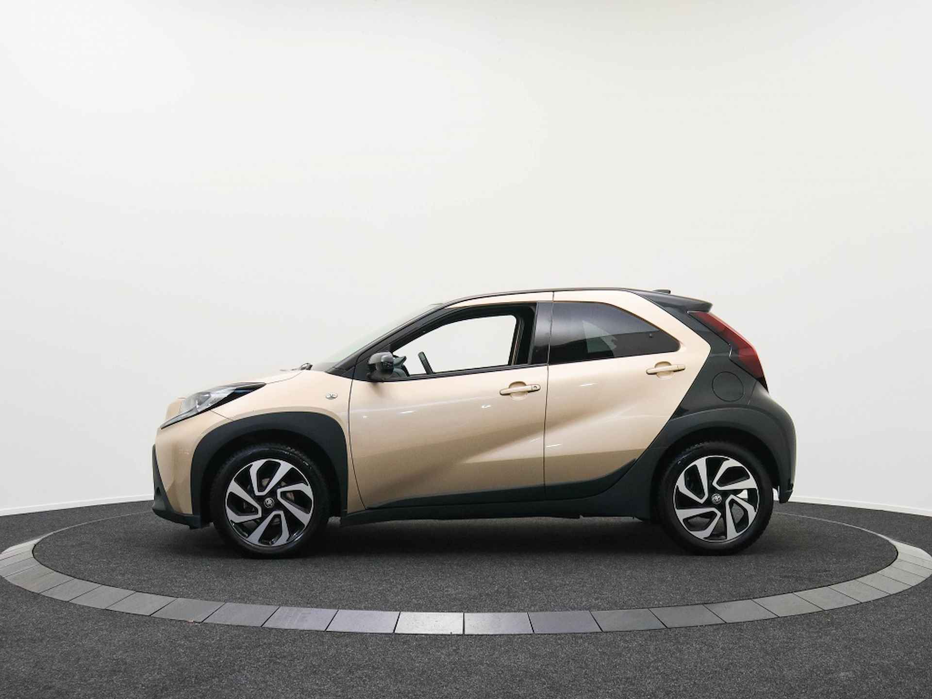 Toyota Aygo X 1.0 VVT-i MT Pulse | Carplay | Camera | Stoelverwarming - 9/34